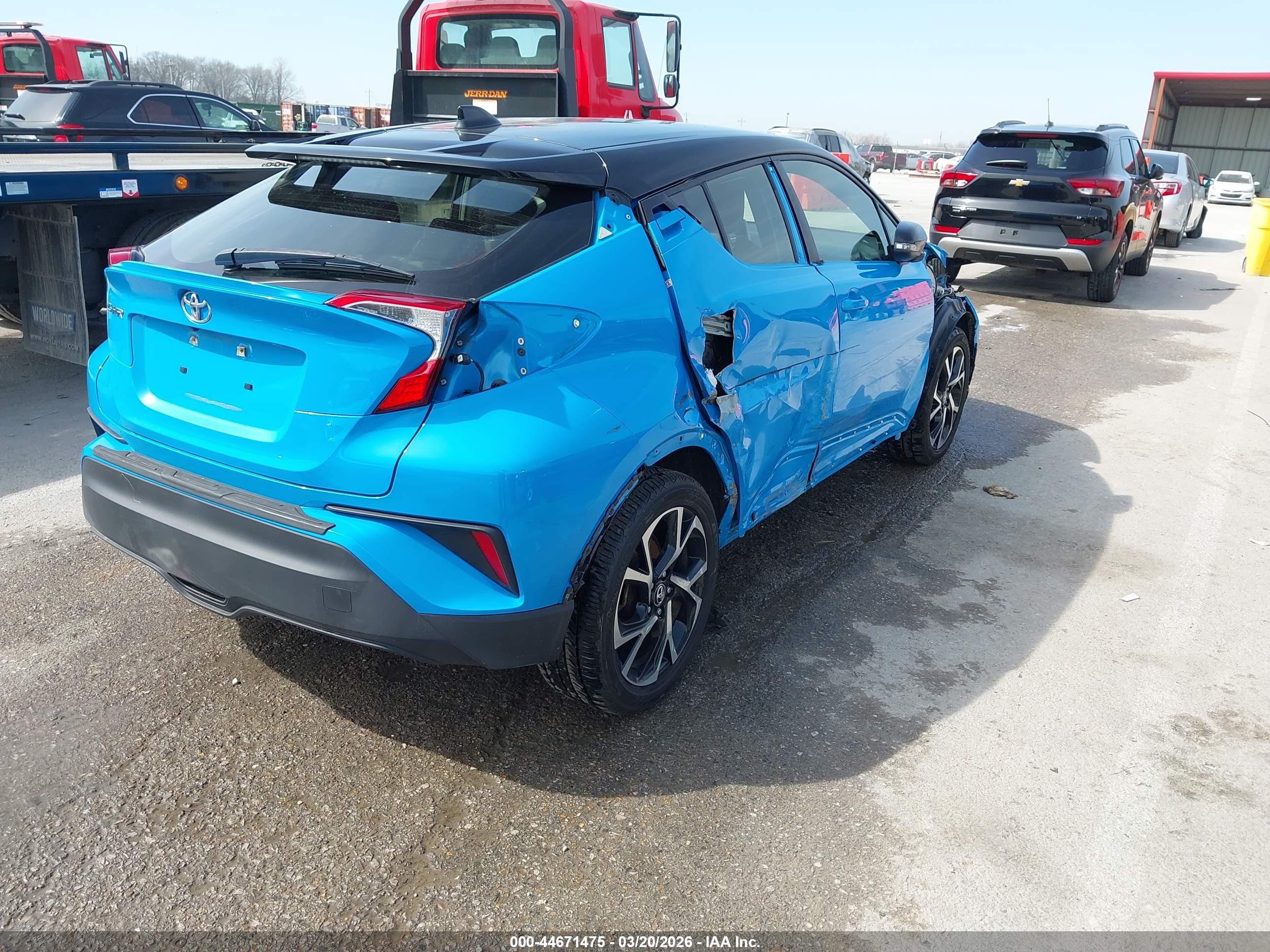 TOYOTA C-HR image 4