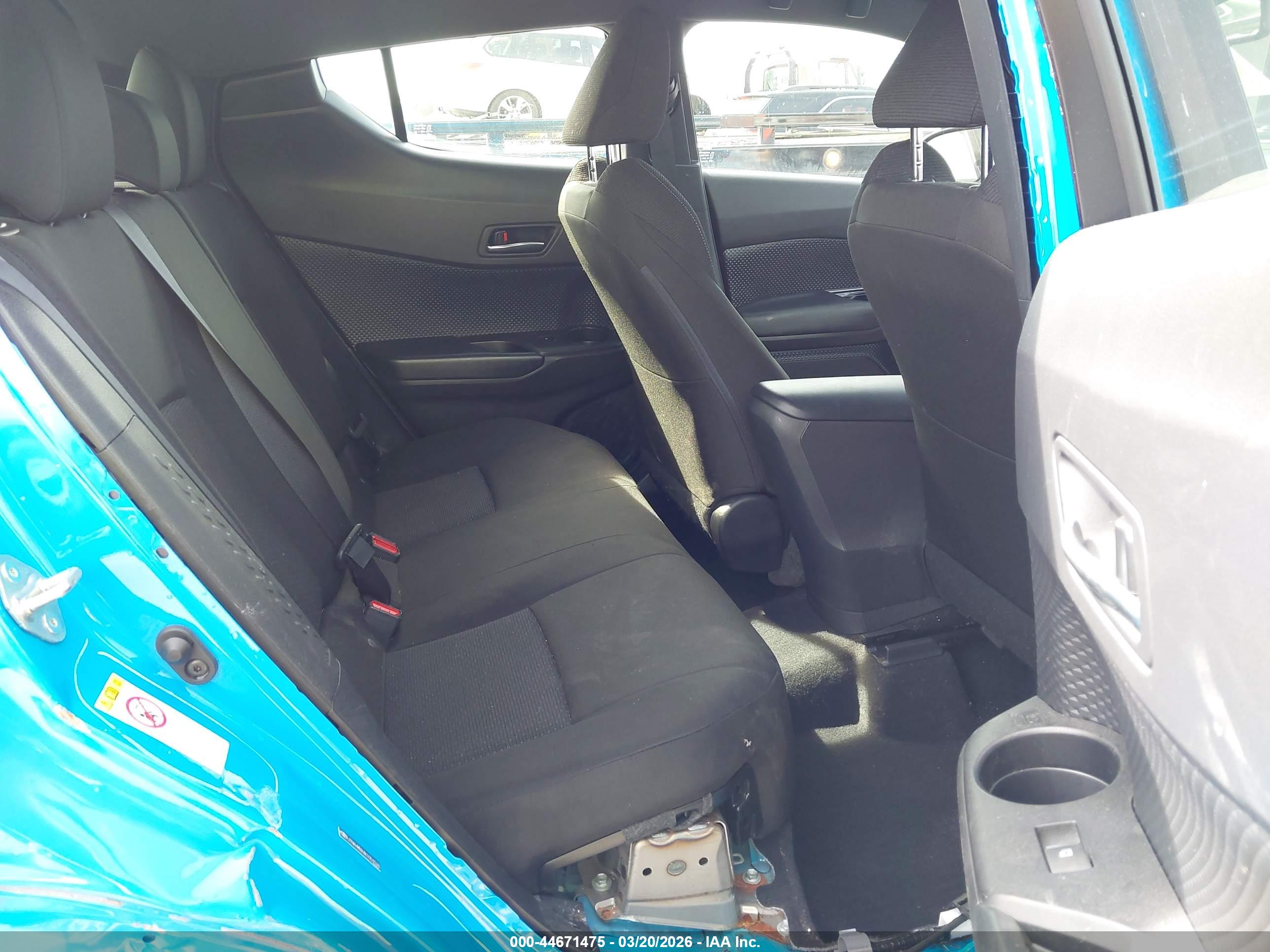 TOYOTA C-HR image 8