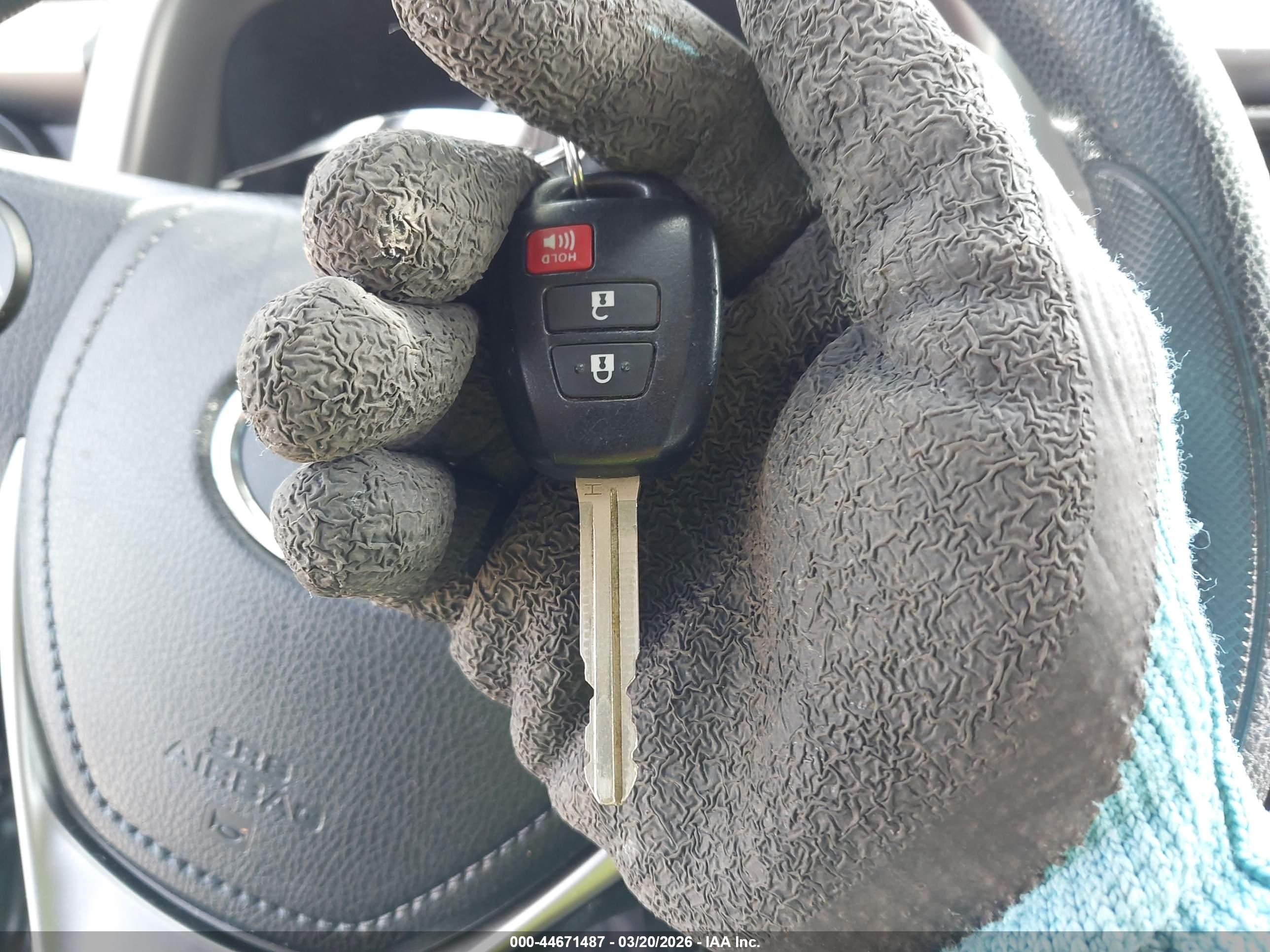 TOYOTA RAV4 image 11