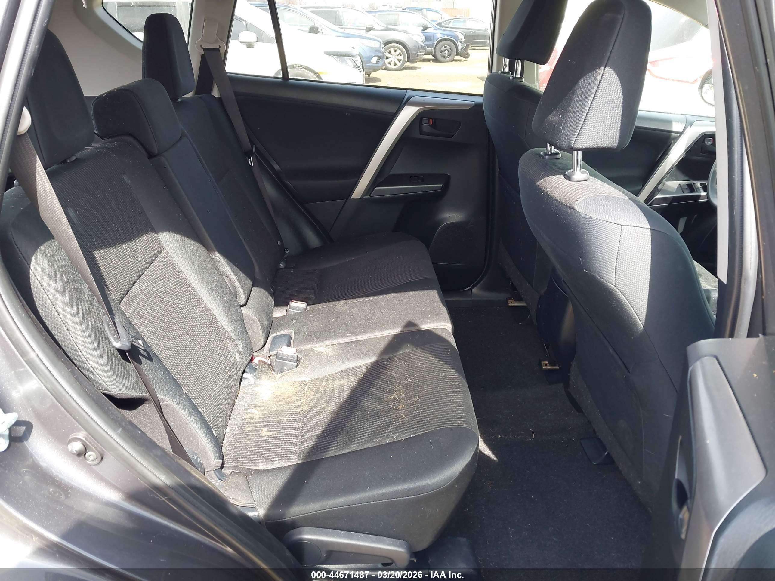 TOYOTA RAV4 image 8