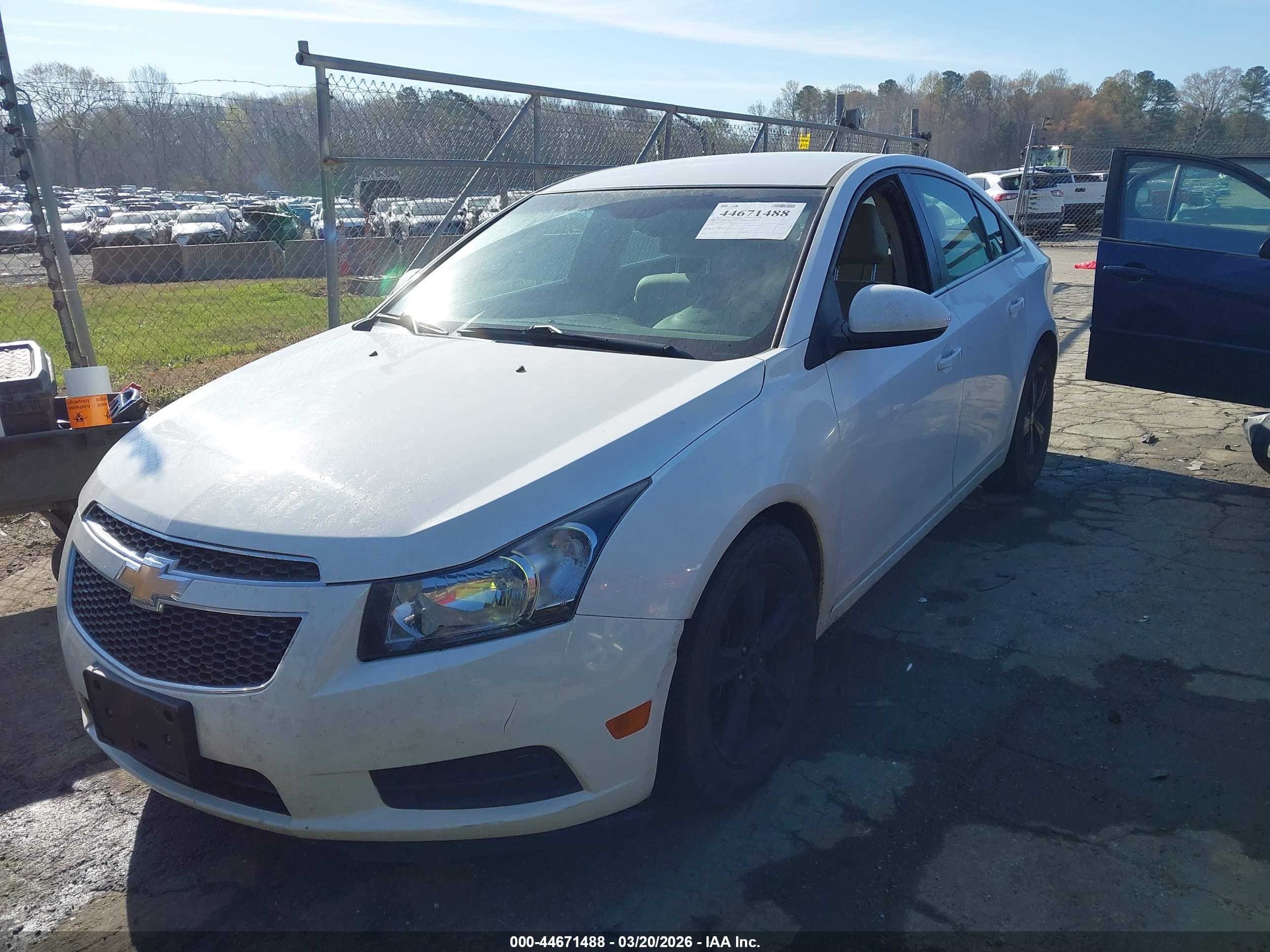 CHEVROLET CRUZE image 2