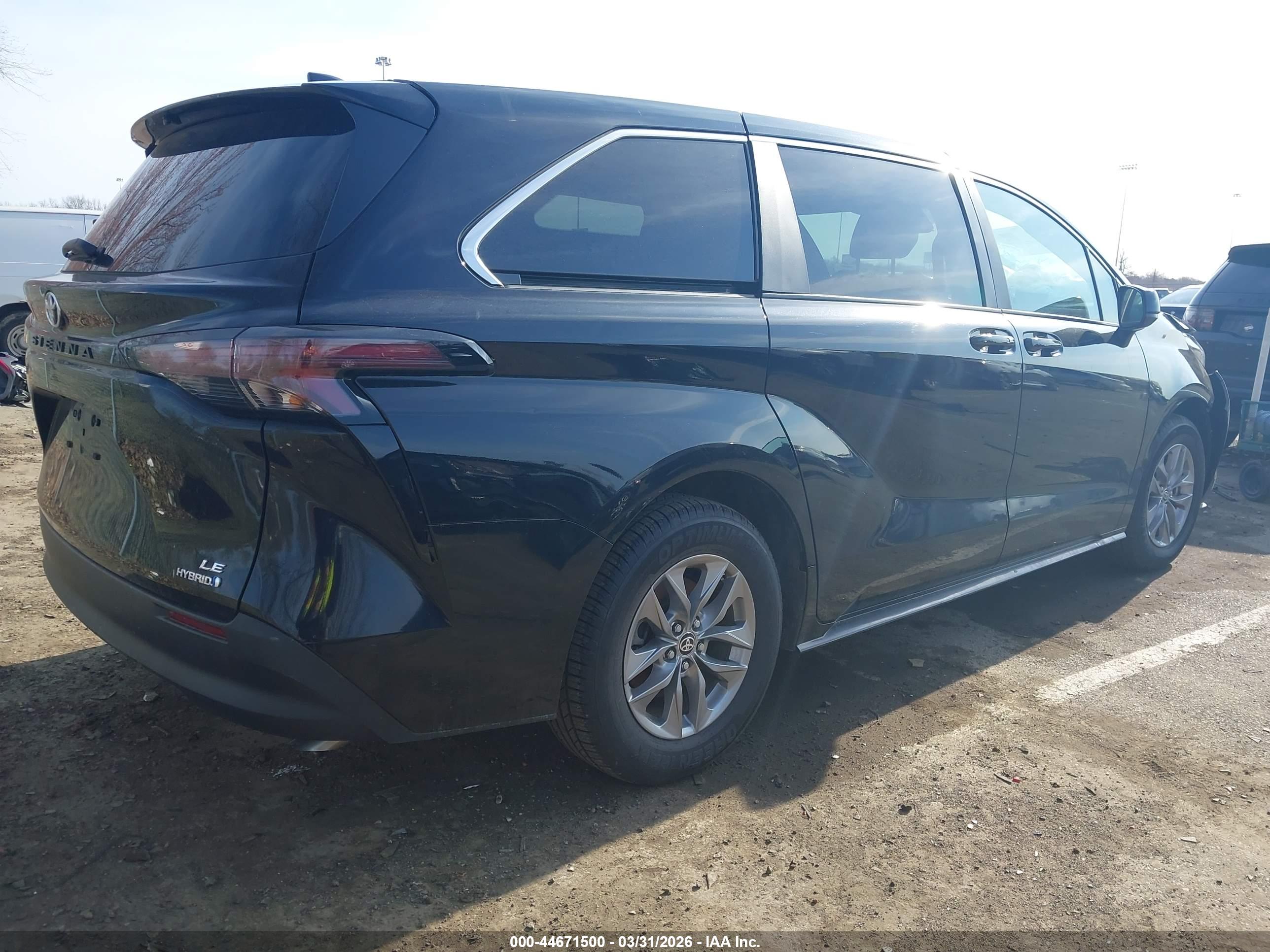 TOYOTA SIENNA image 4