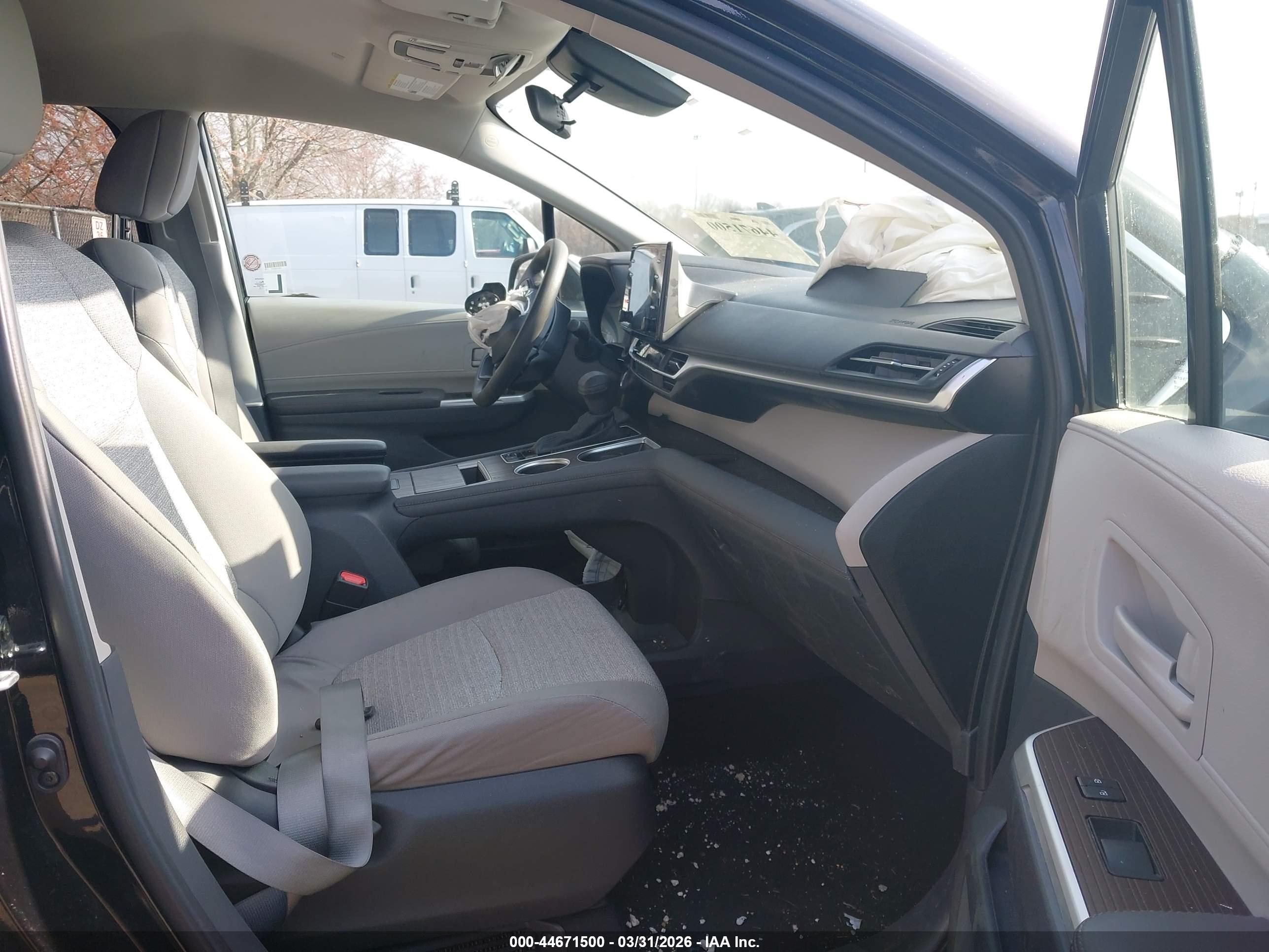 TOYOTA SIENNA image 5