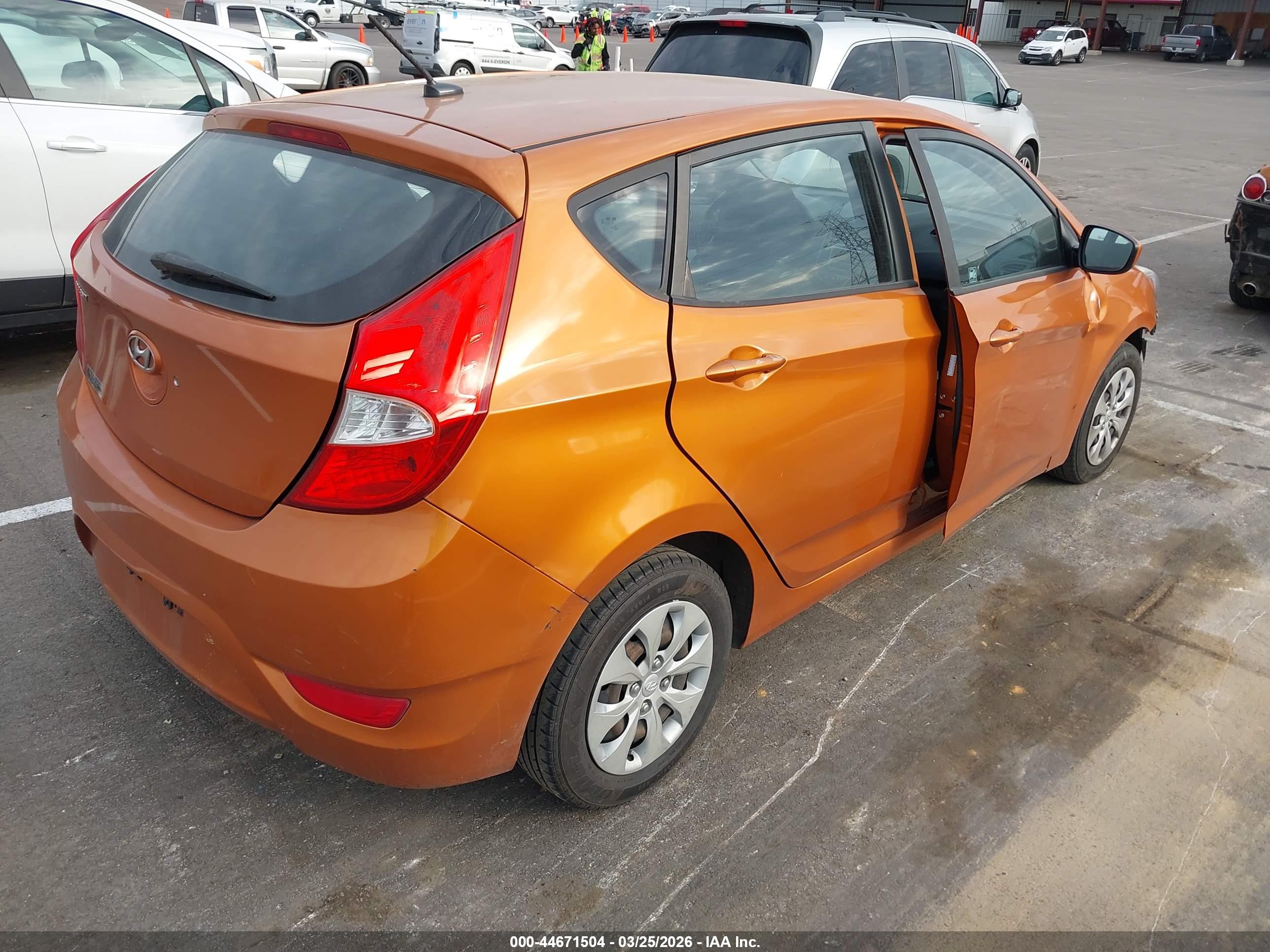 HYUNDAI ACCENT image 4