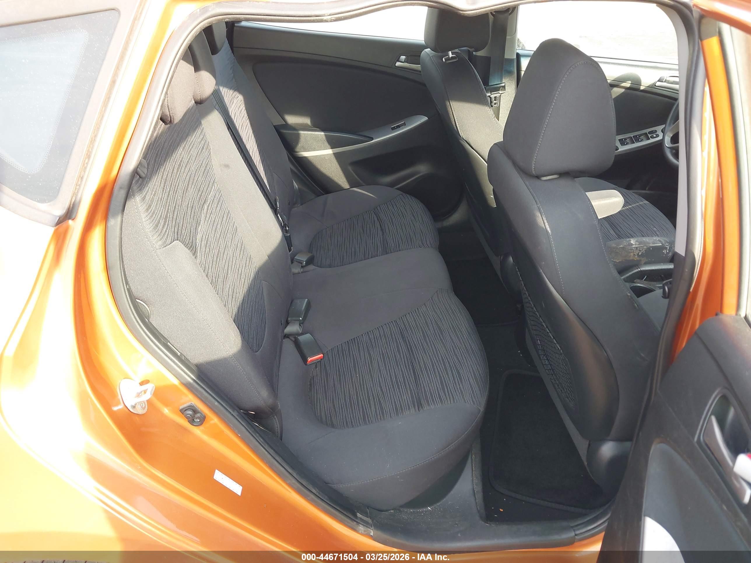 HYUNDAI ACCENT image 8