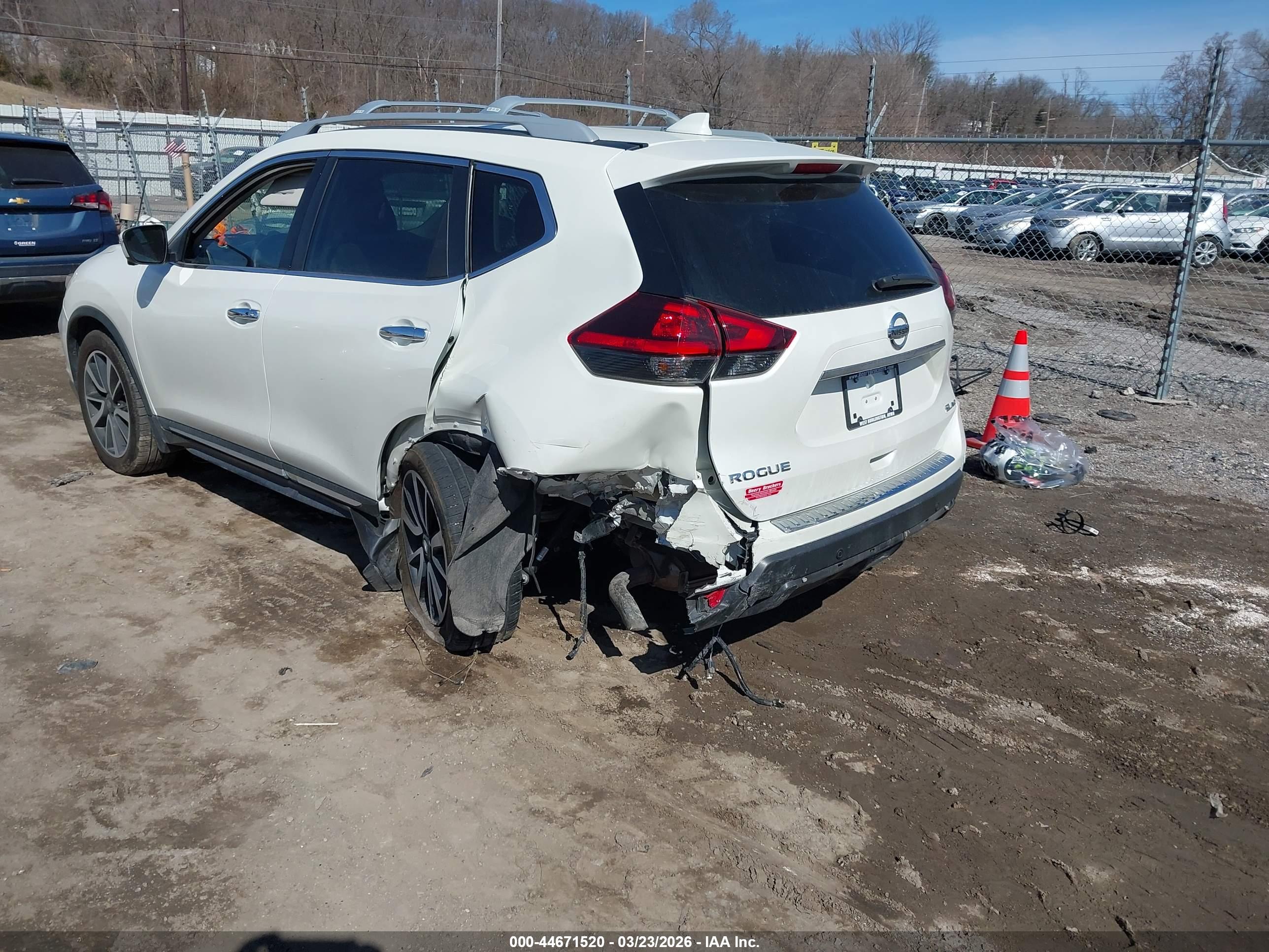 NISSAN ROGUE image 3