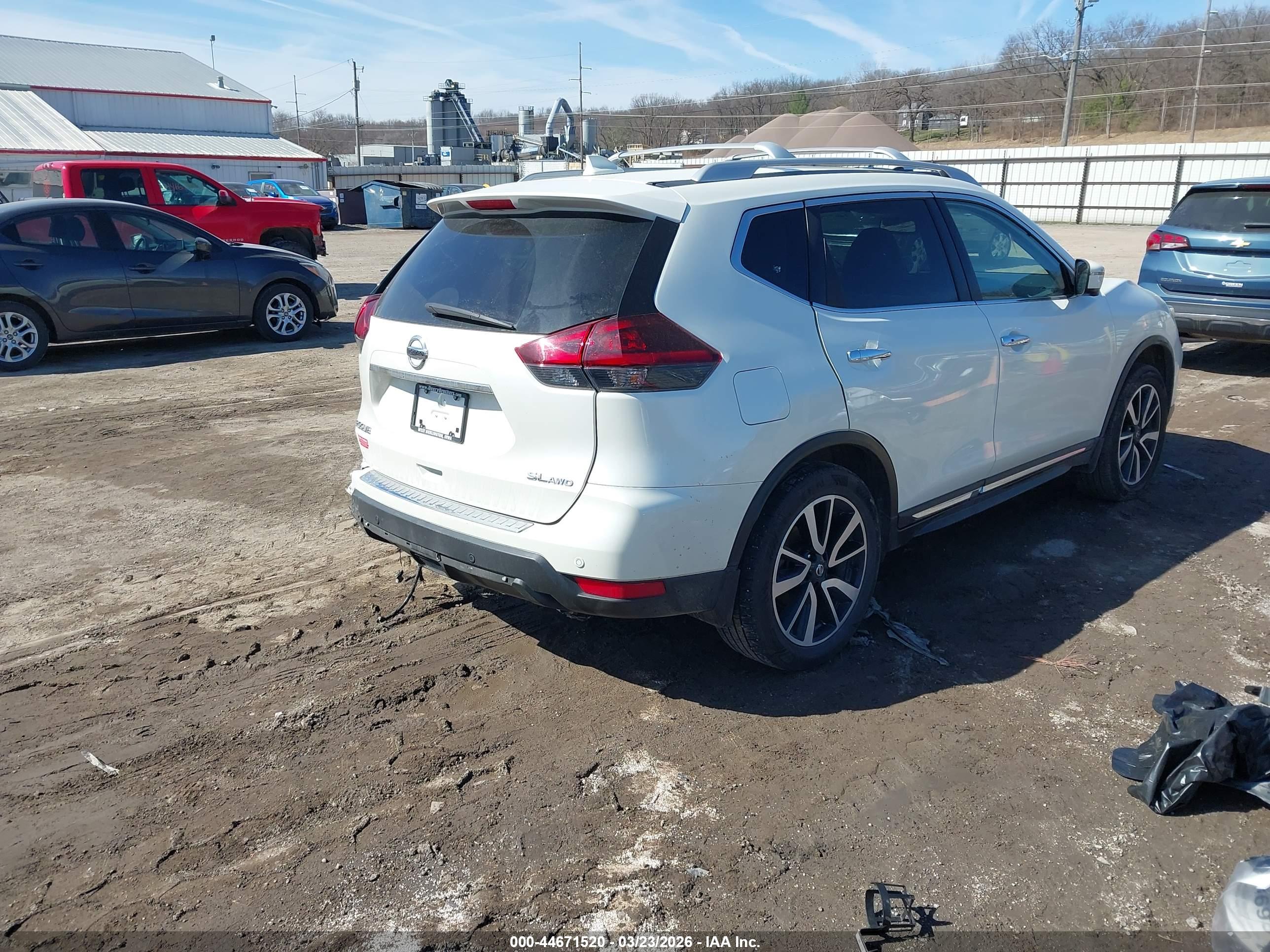 NISSAN ROGUE image 4