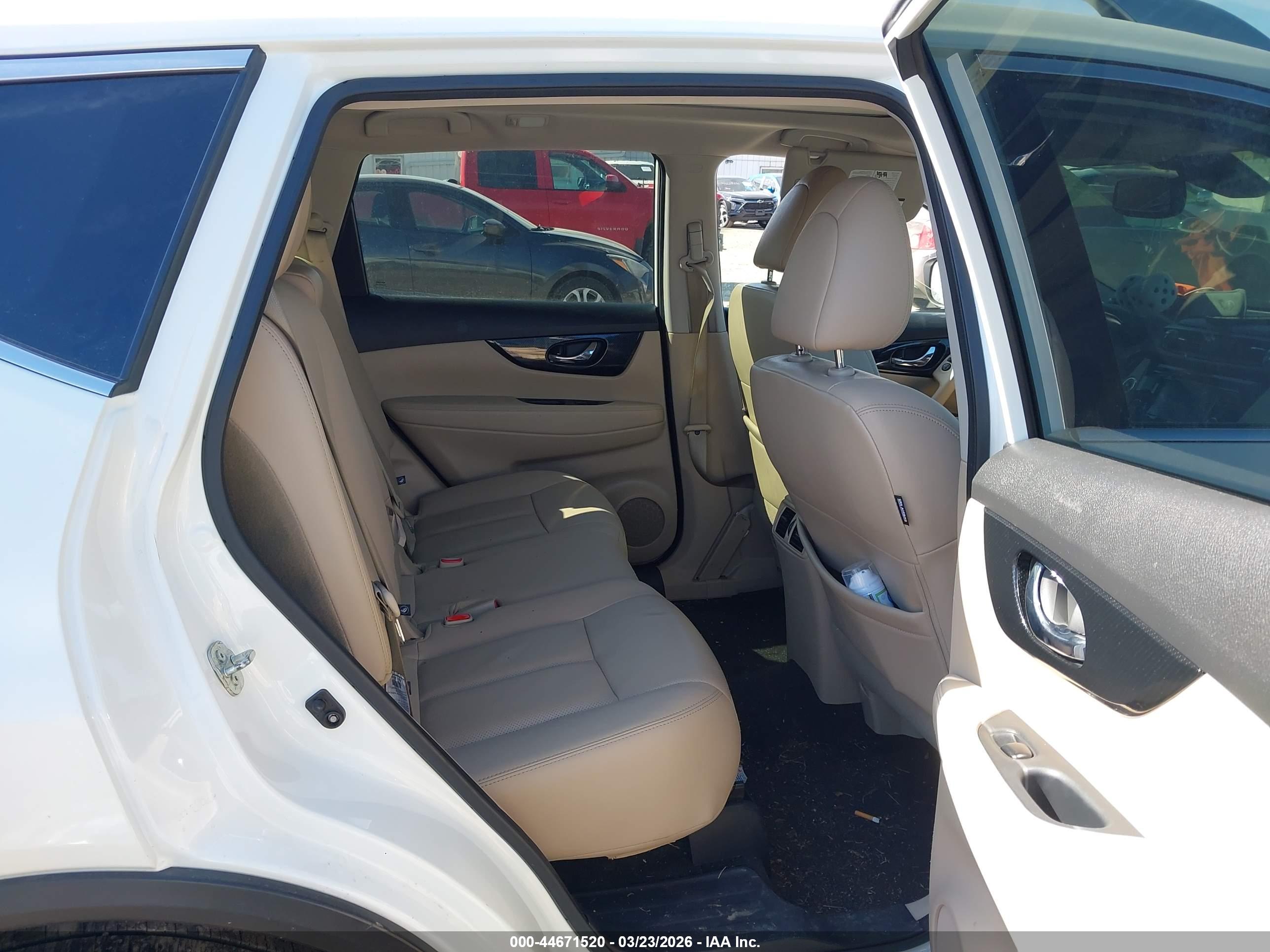 NISSAN ROGUE image 8