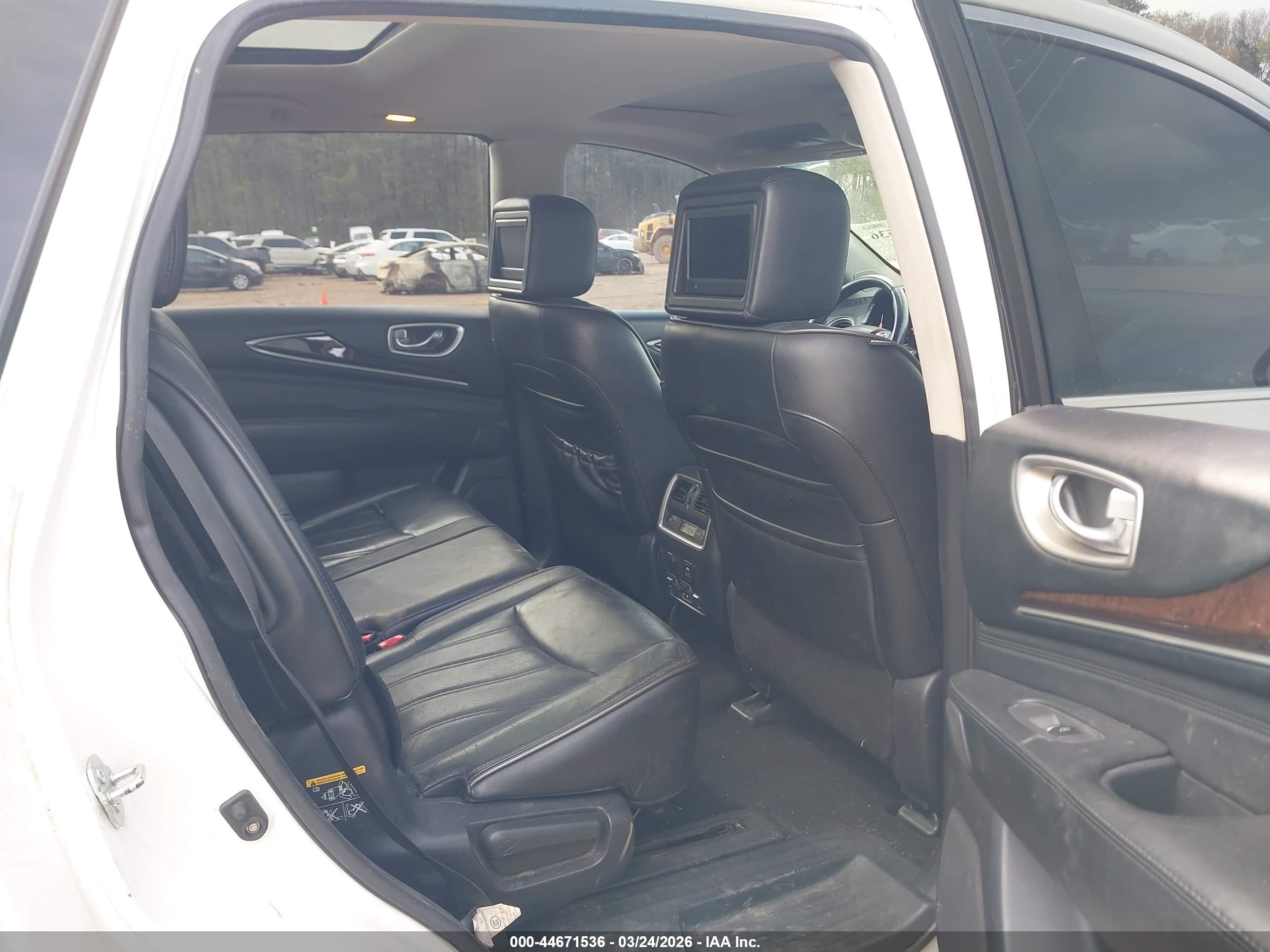 INFINITI JX35 image 8