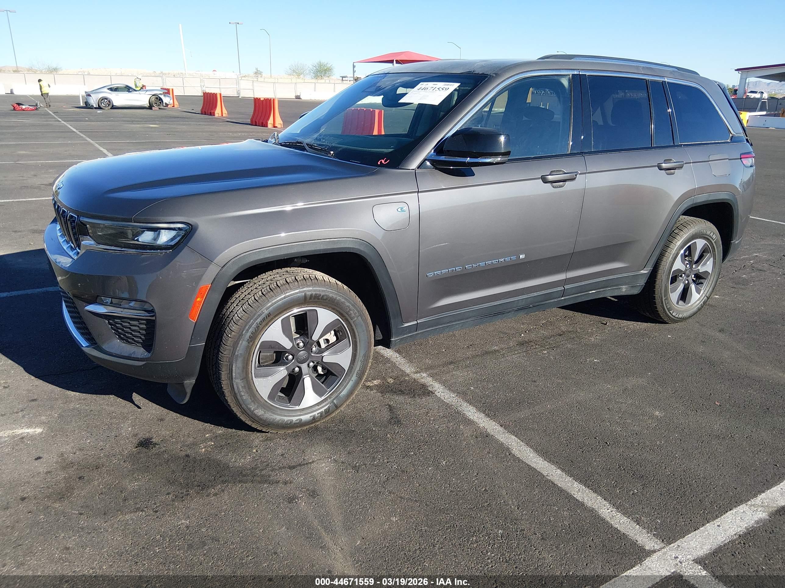 JEEP GRAND image 2