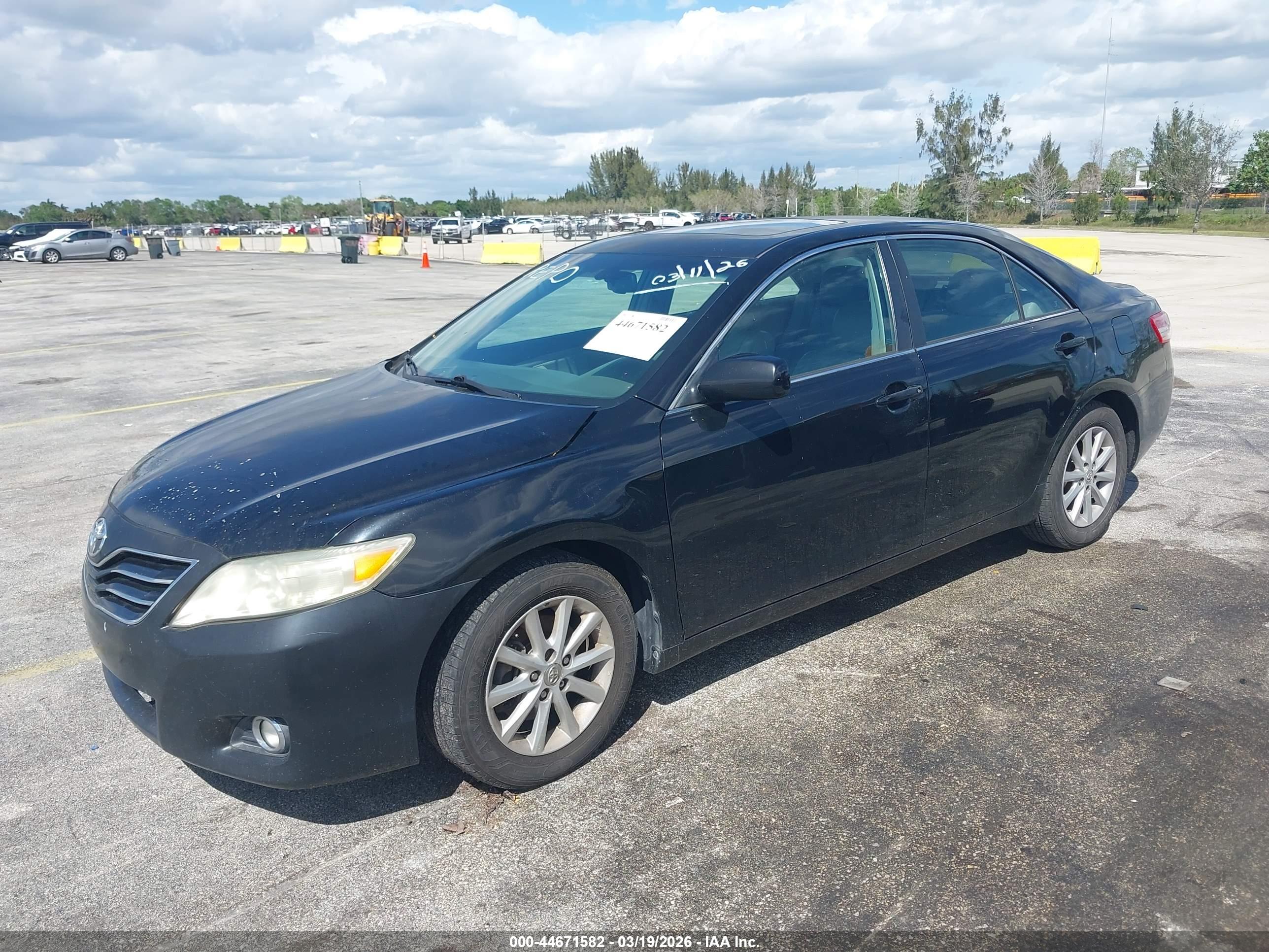 TOYOTA CAMRY image 2