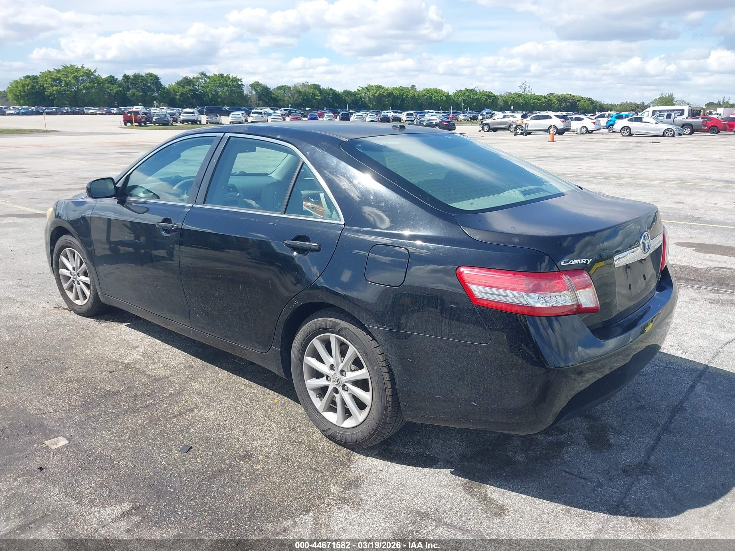 TOYOTA CAMRY image 3