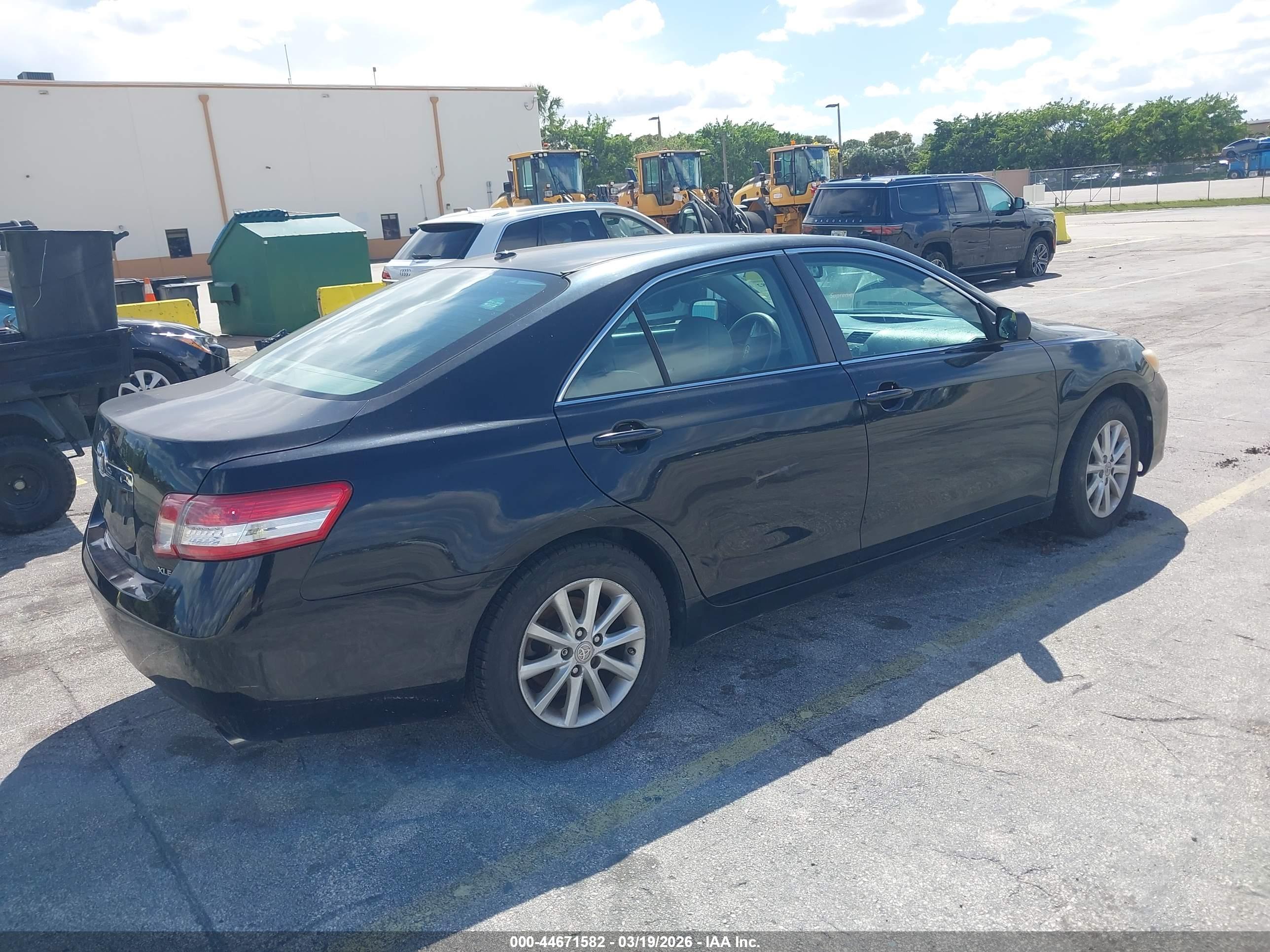 TOYOTA CAMRY image 4