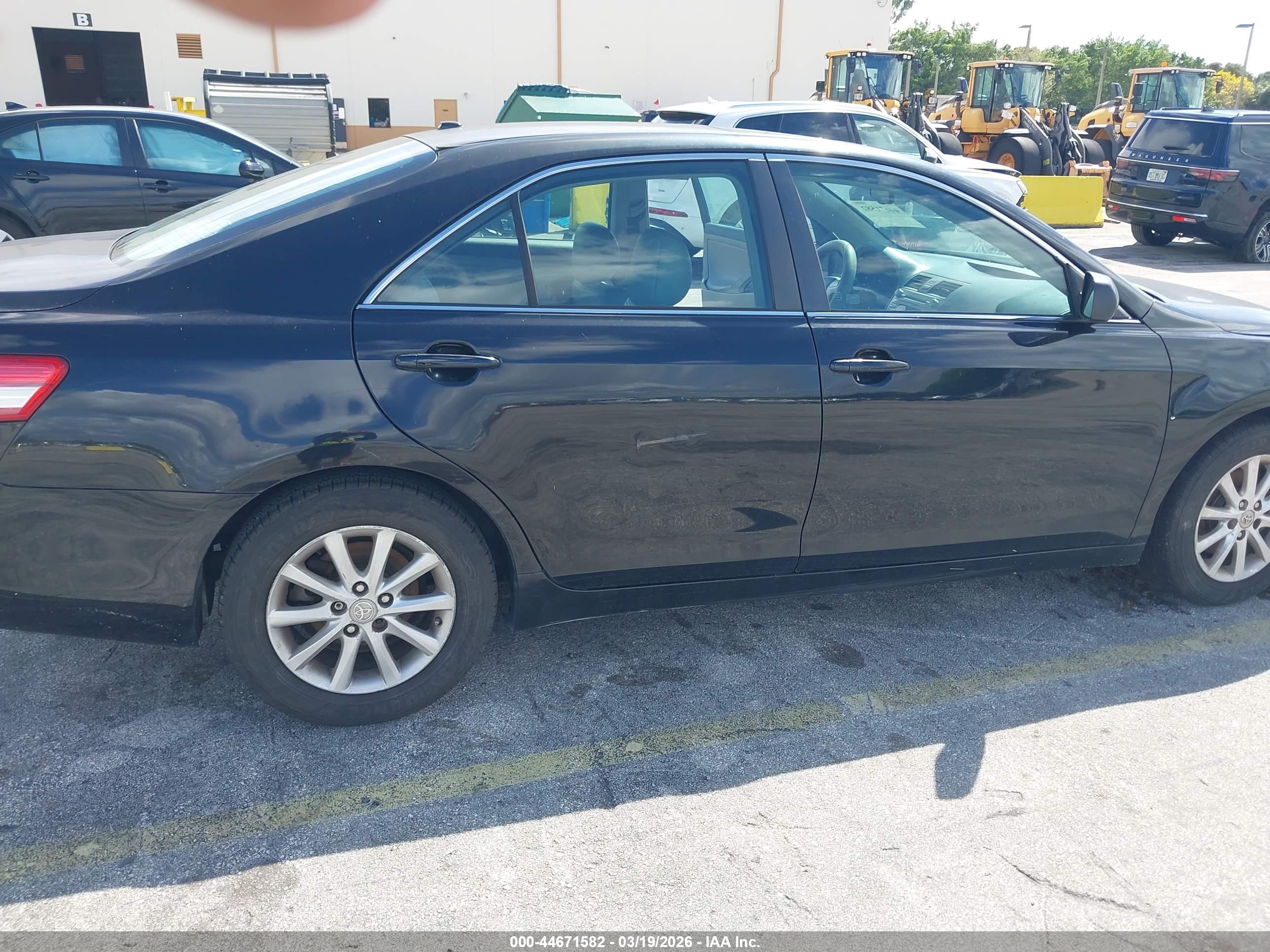 TOYOTA CAMRY image 6