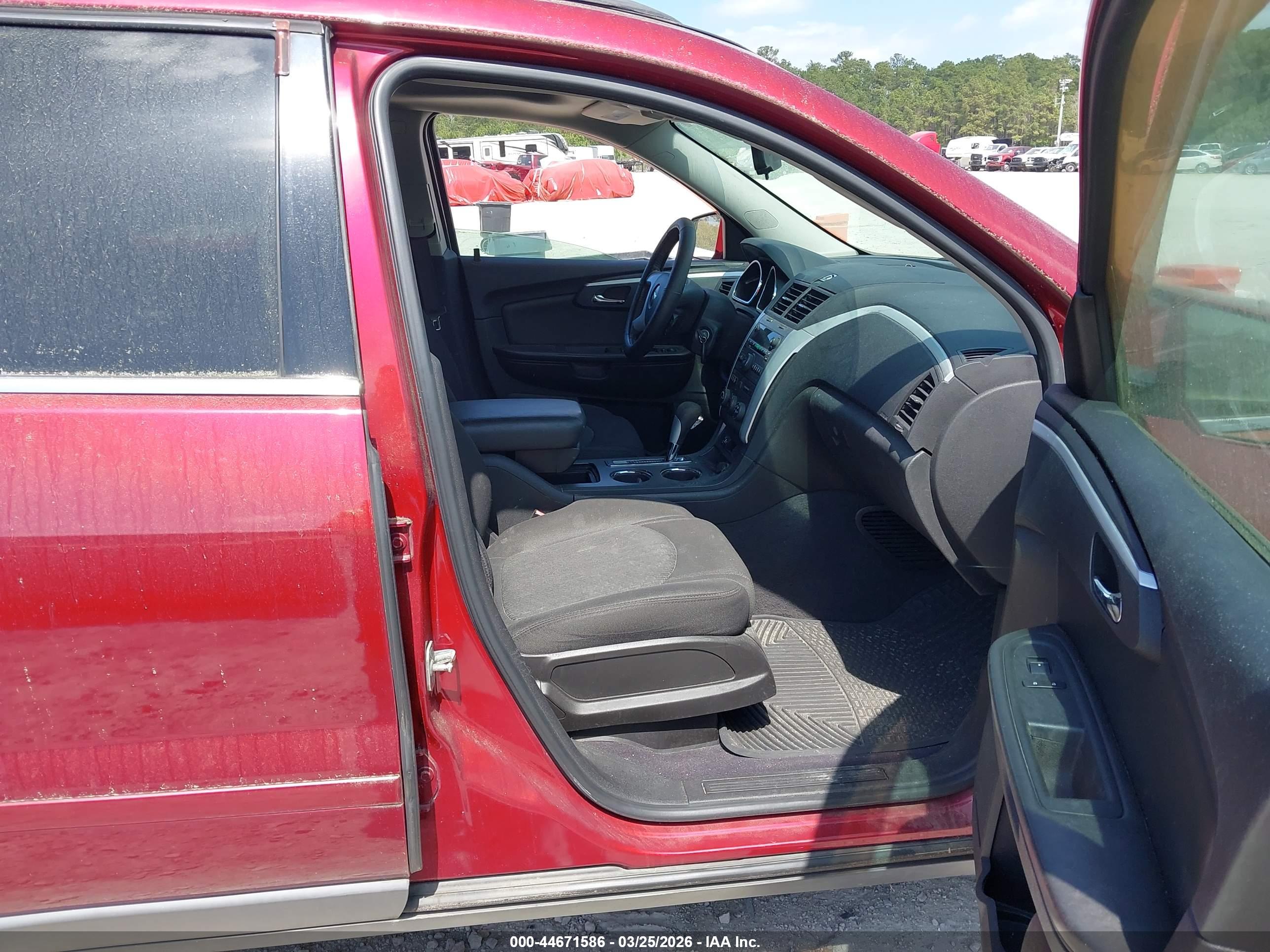 CHEVROLET TRAVERSE image 5