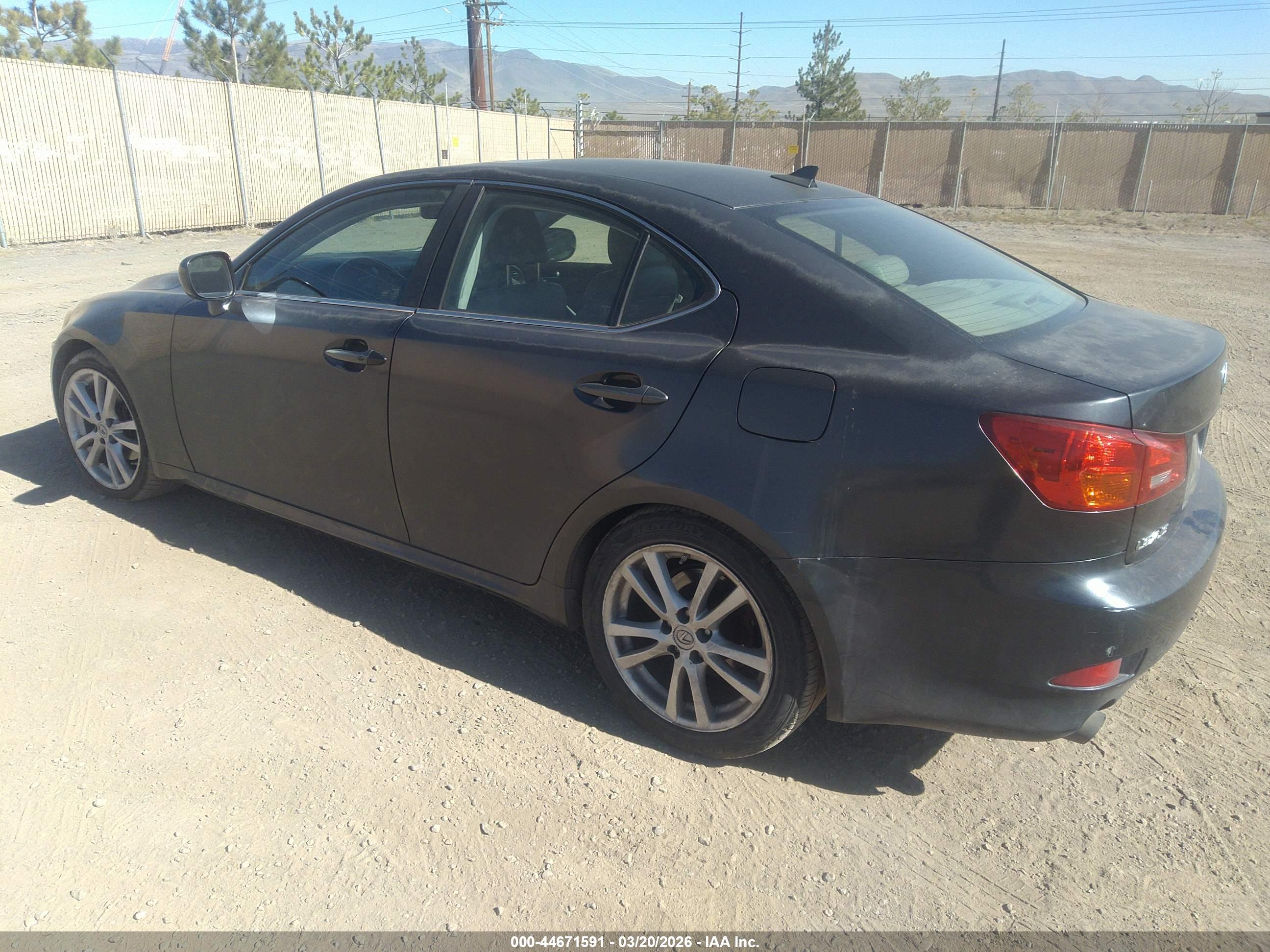 LEXUS IS image 3