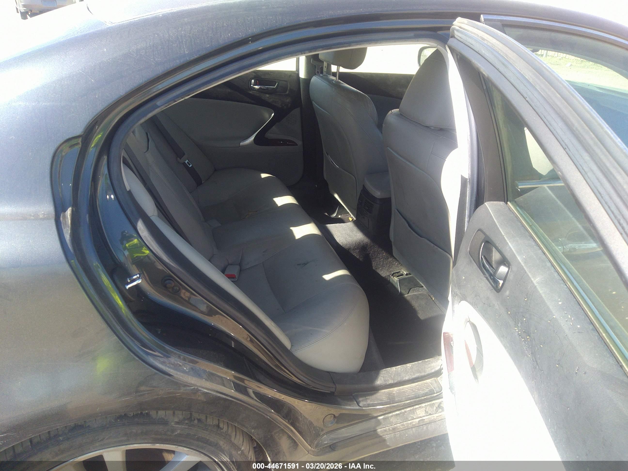 LEXUS IS image 8