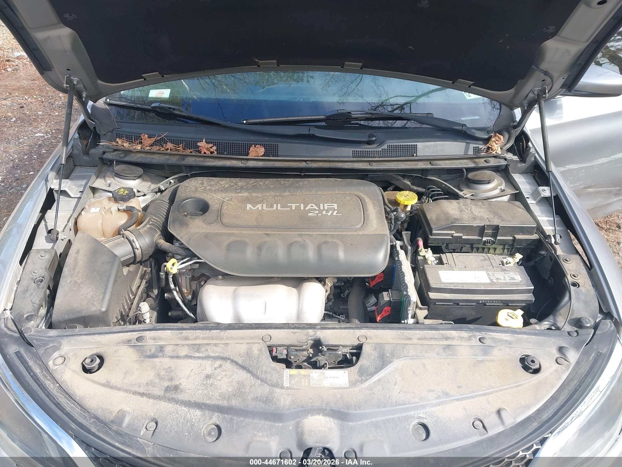 CHRYSLER 200 image 10