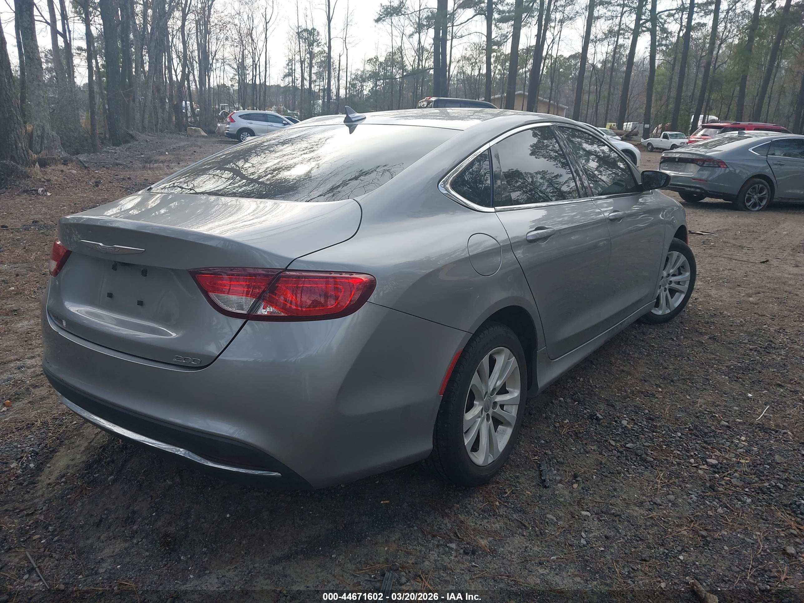 CHRYSLER 200 image 4