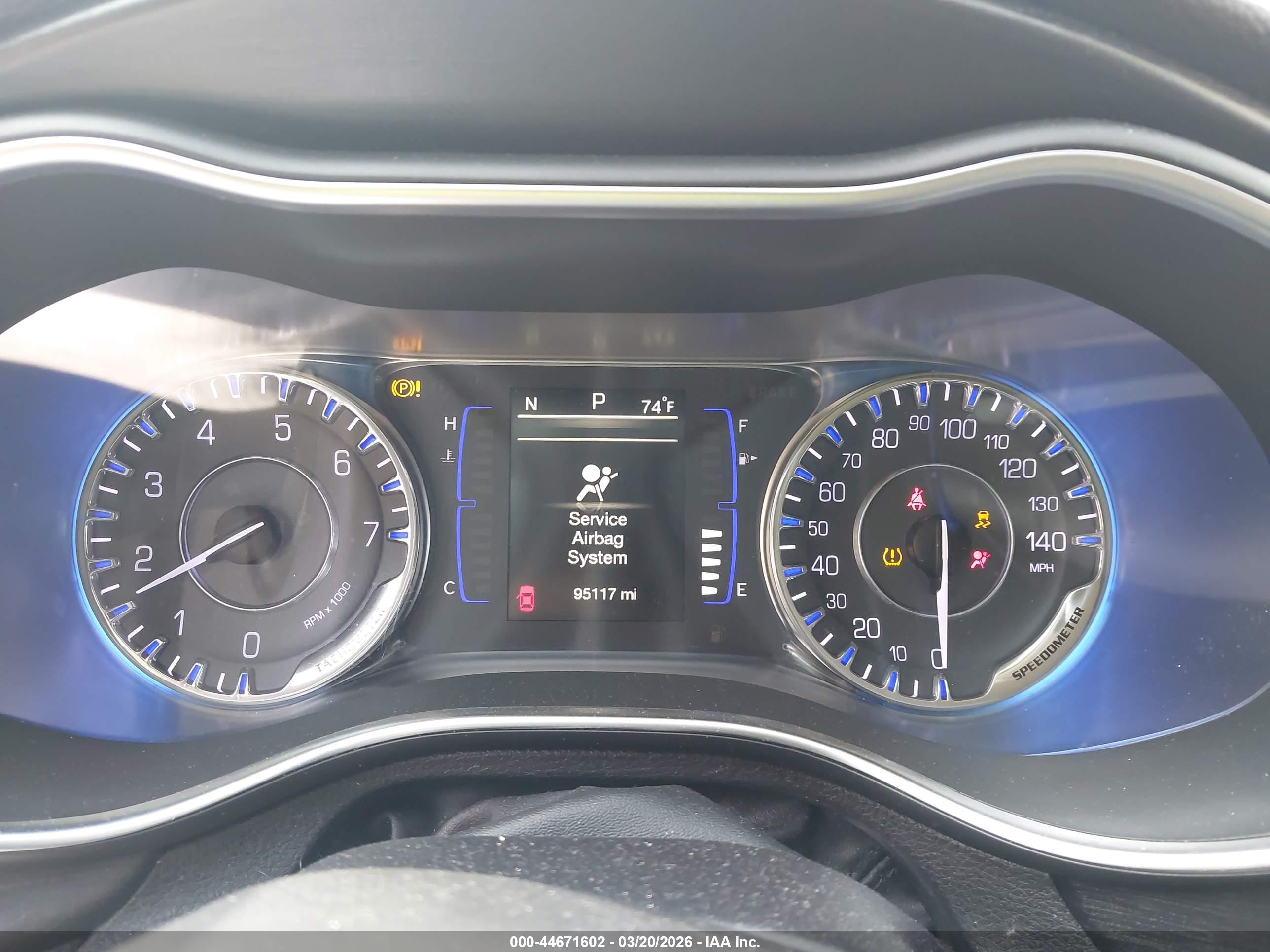 CHRYSLER 200 image 7