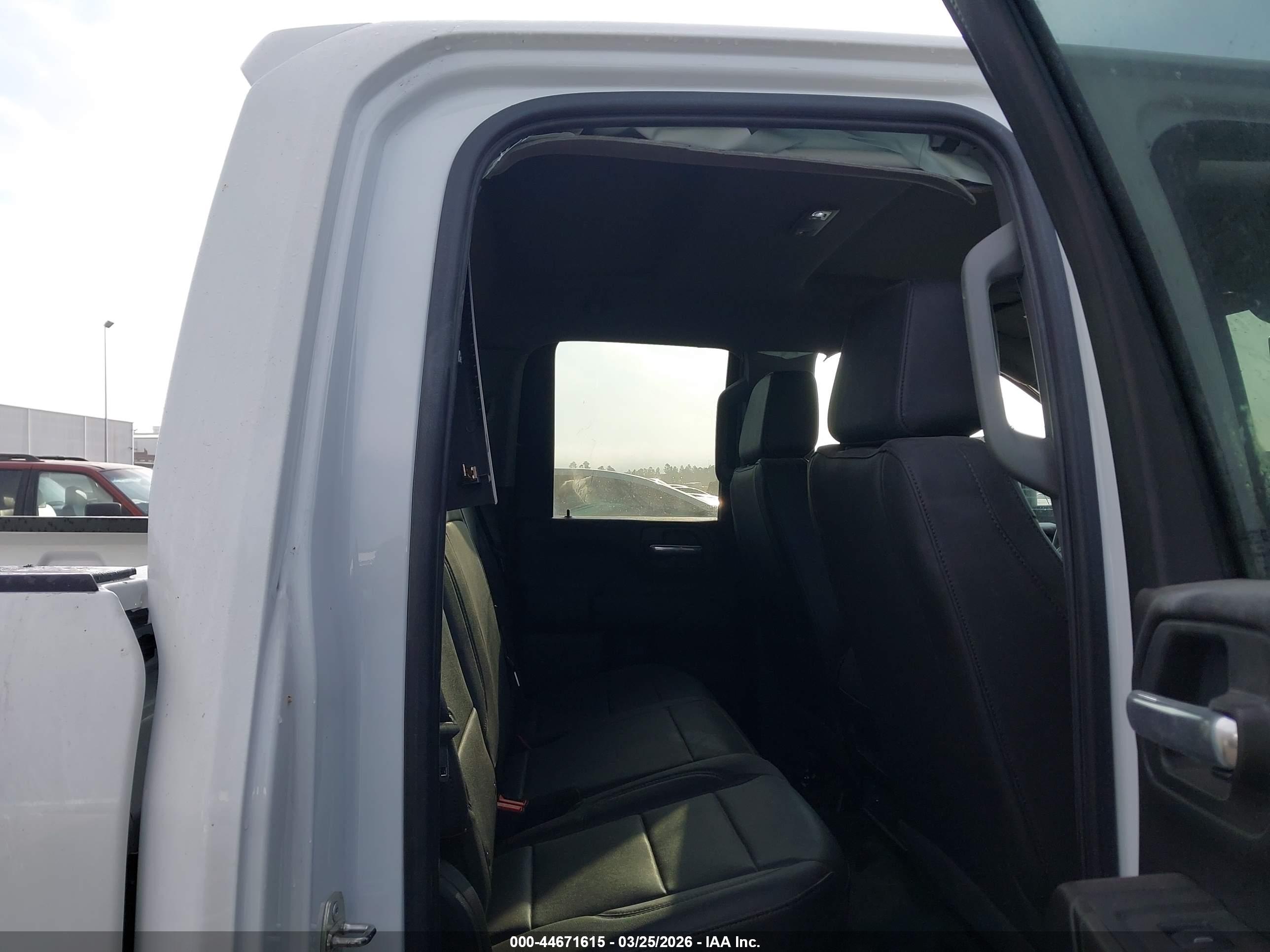 CHEVROLET SILVERADO image 7