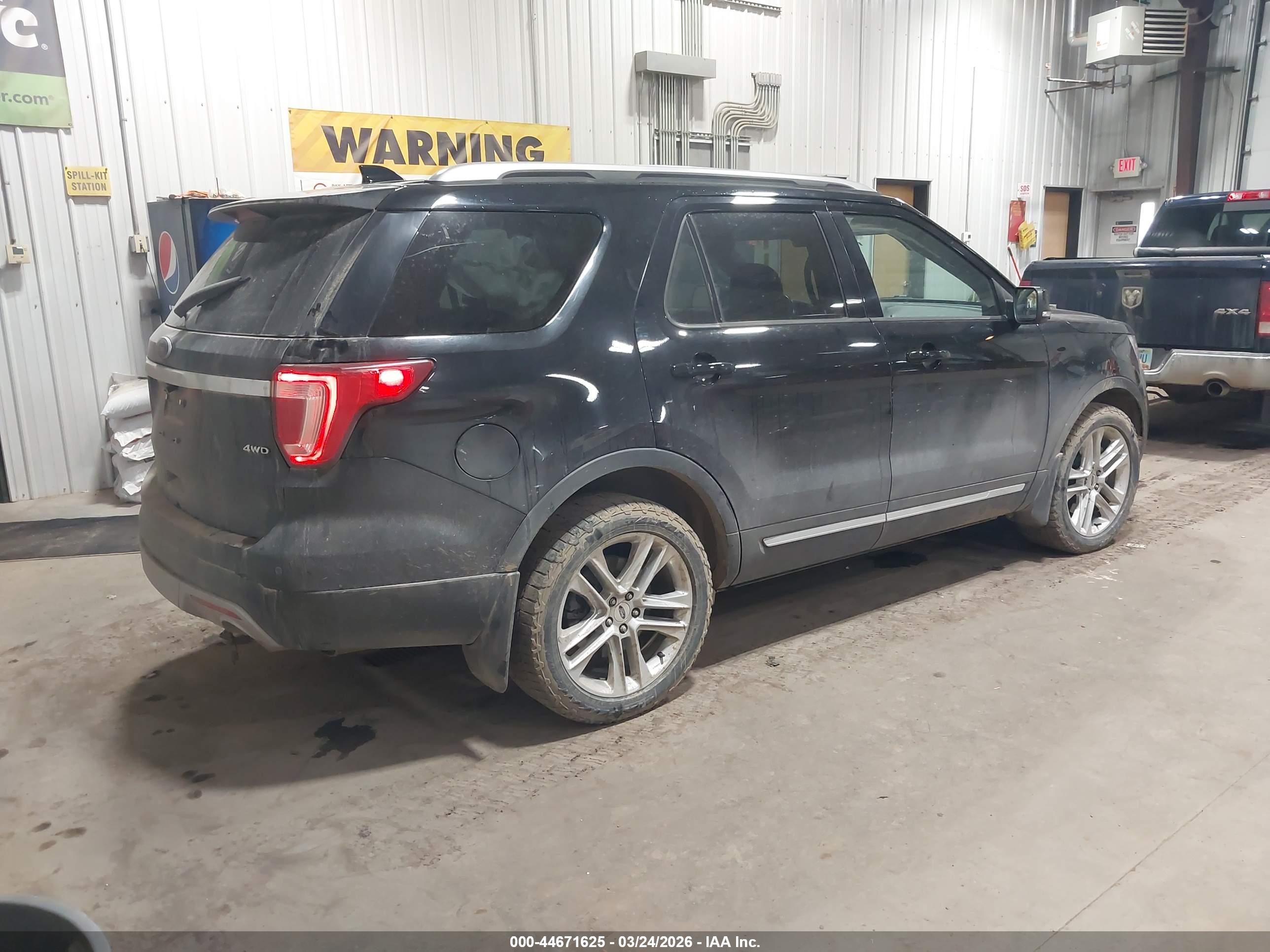 FORD EXPLORER image 4