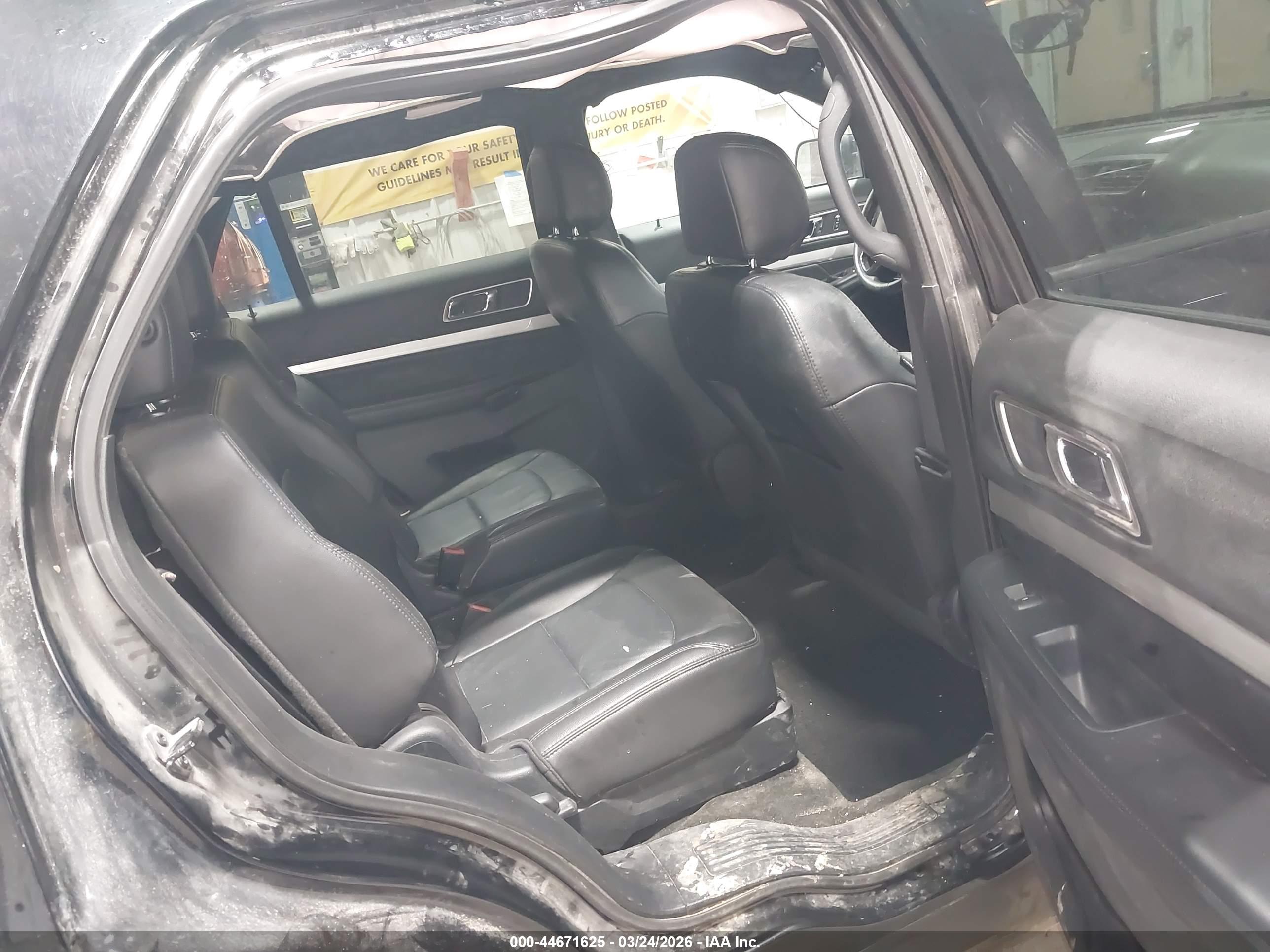 FORD EXPLORER image 8
