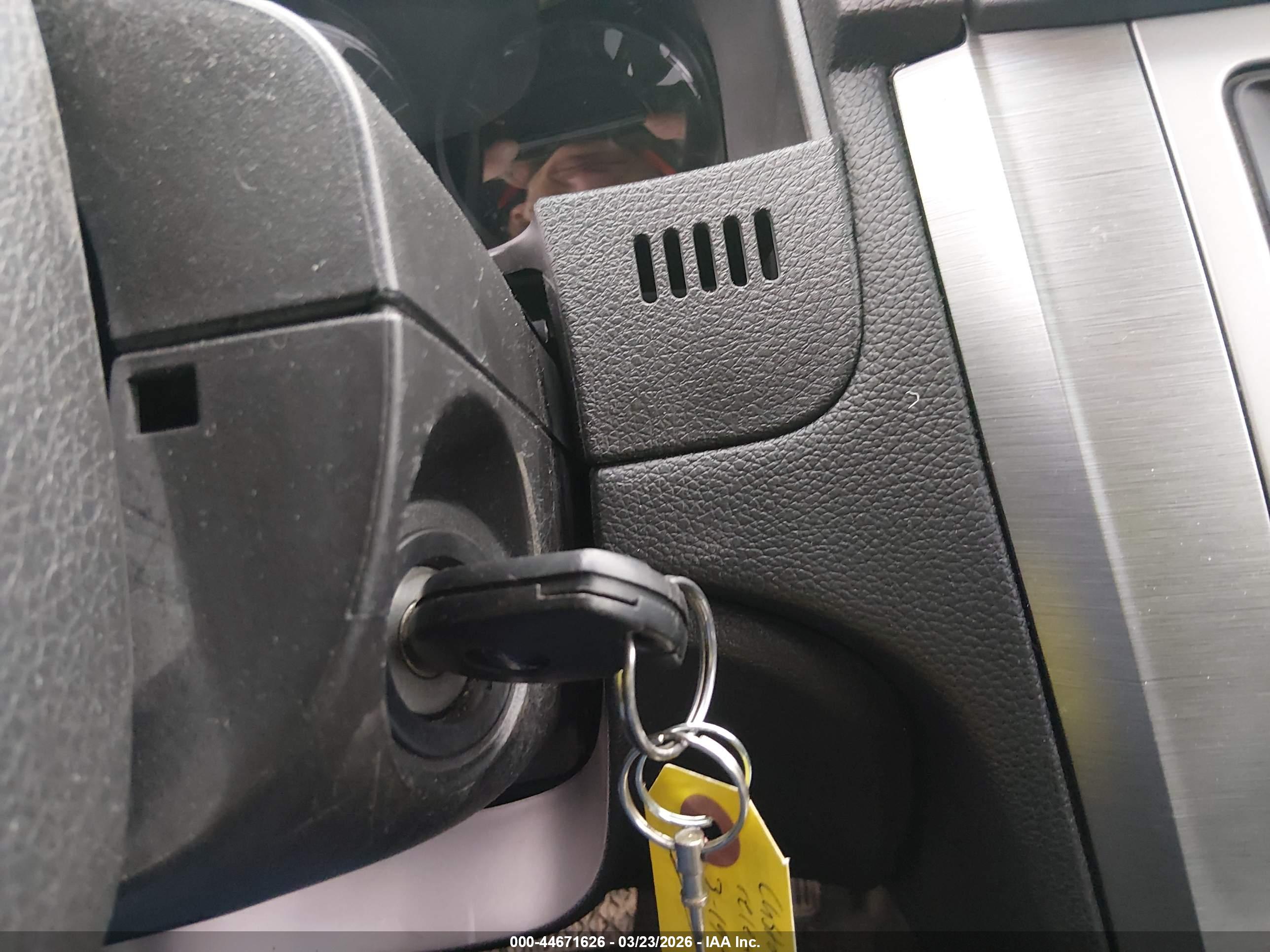 FORD FUSION image 11