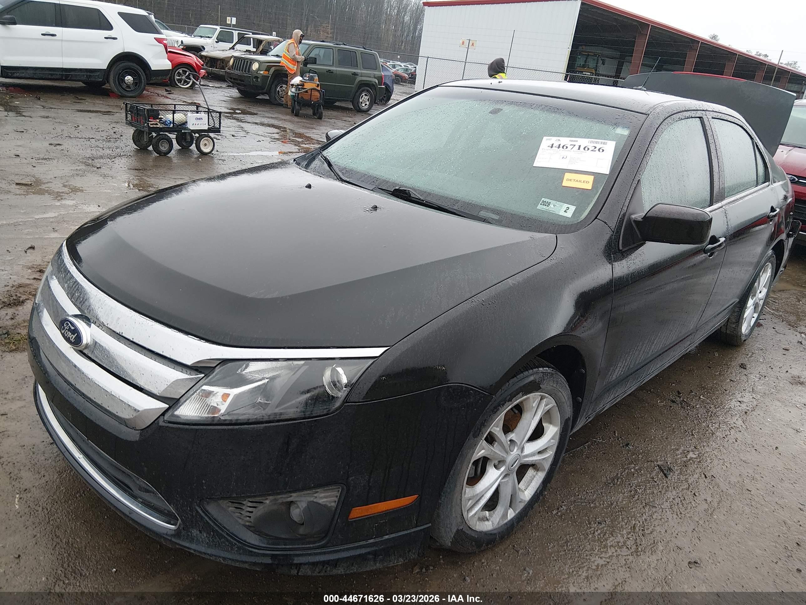 FORD FUSION image 2