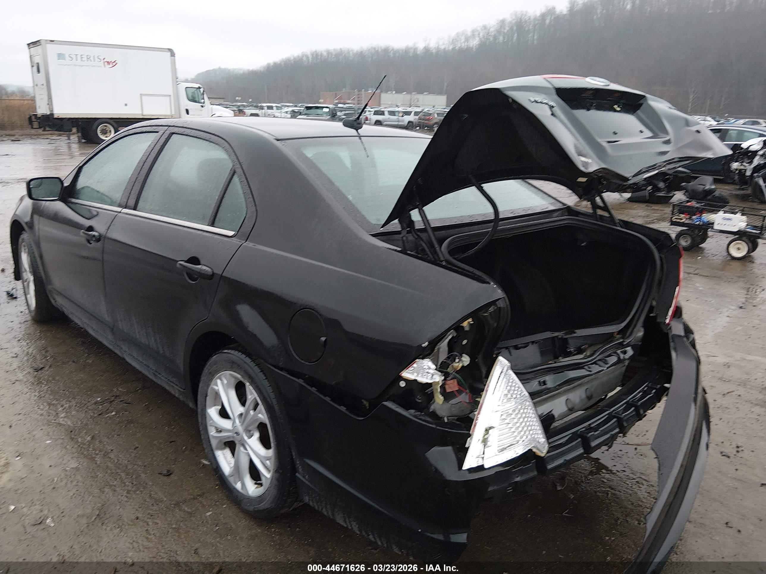FORD FUSION image 3