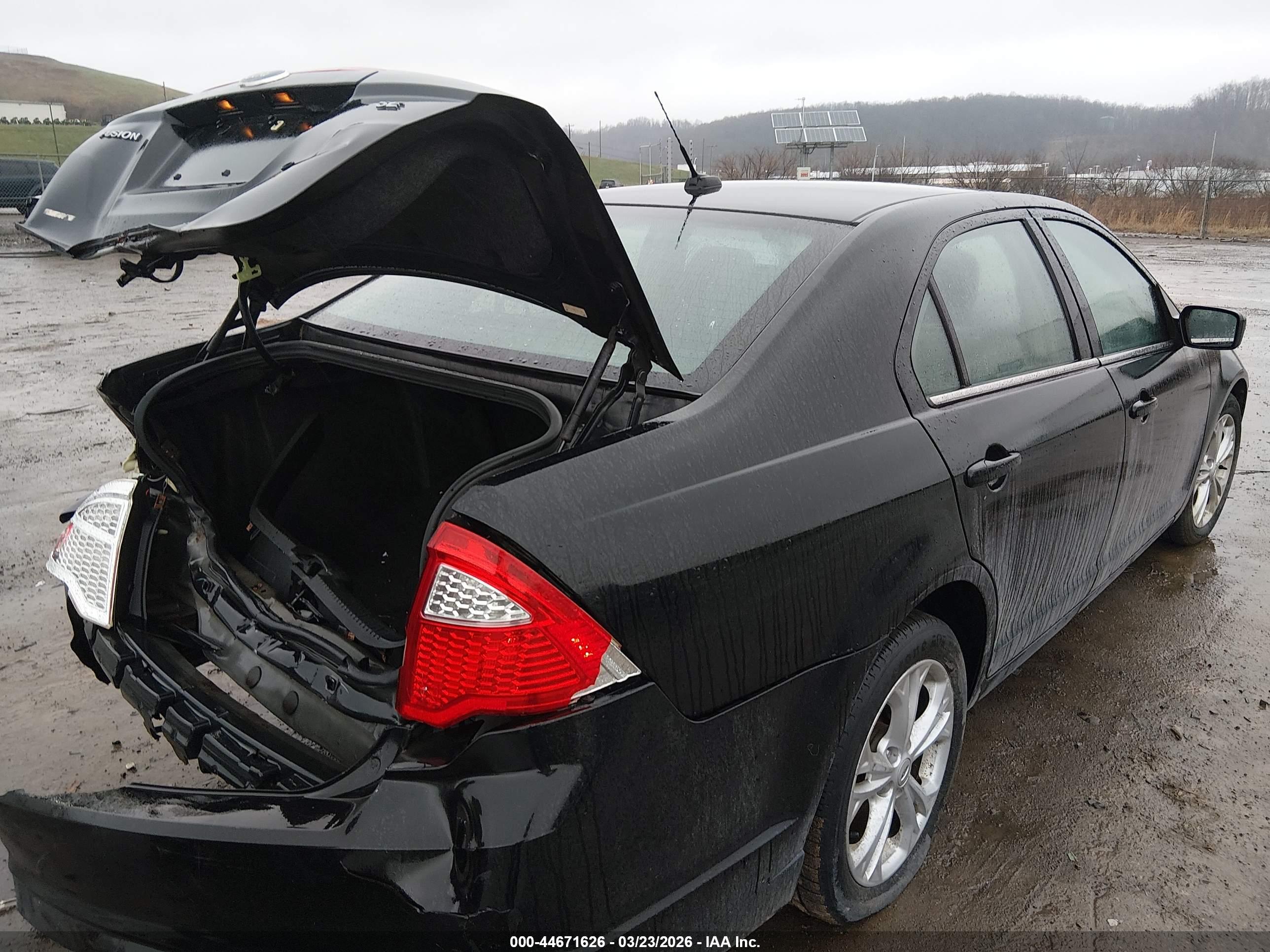 FORD FUSION image 4