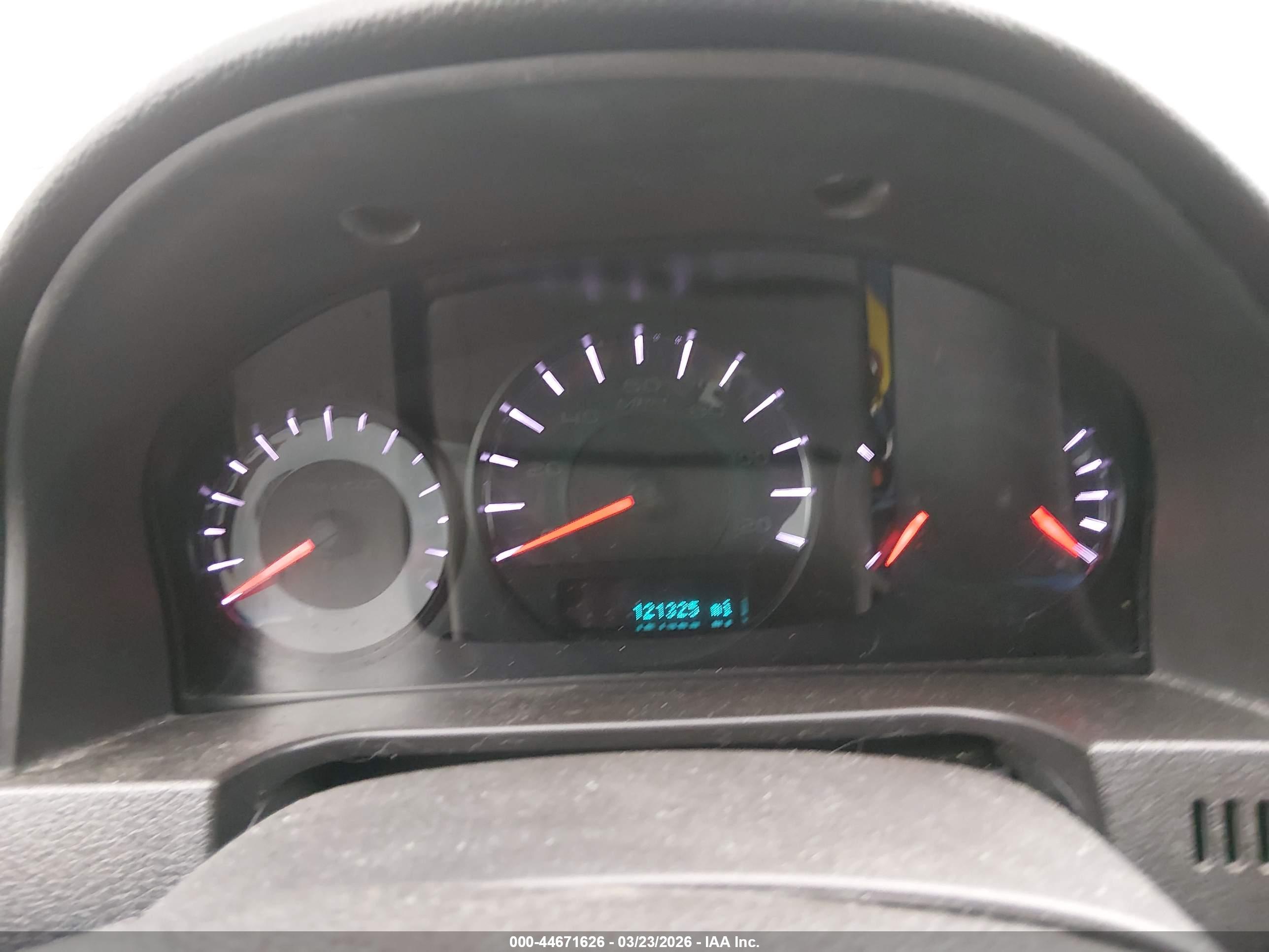 FORD FUSION image 7