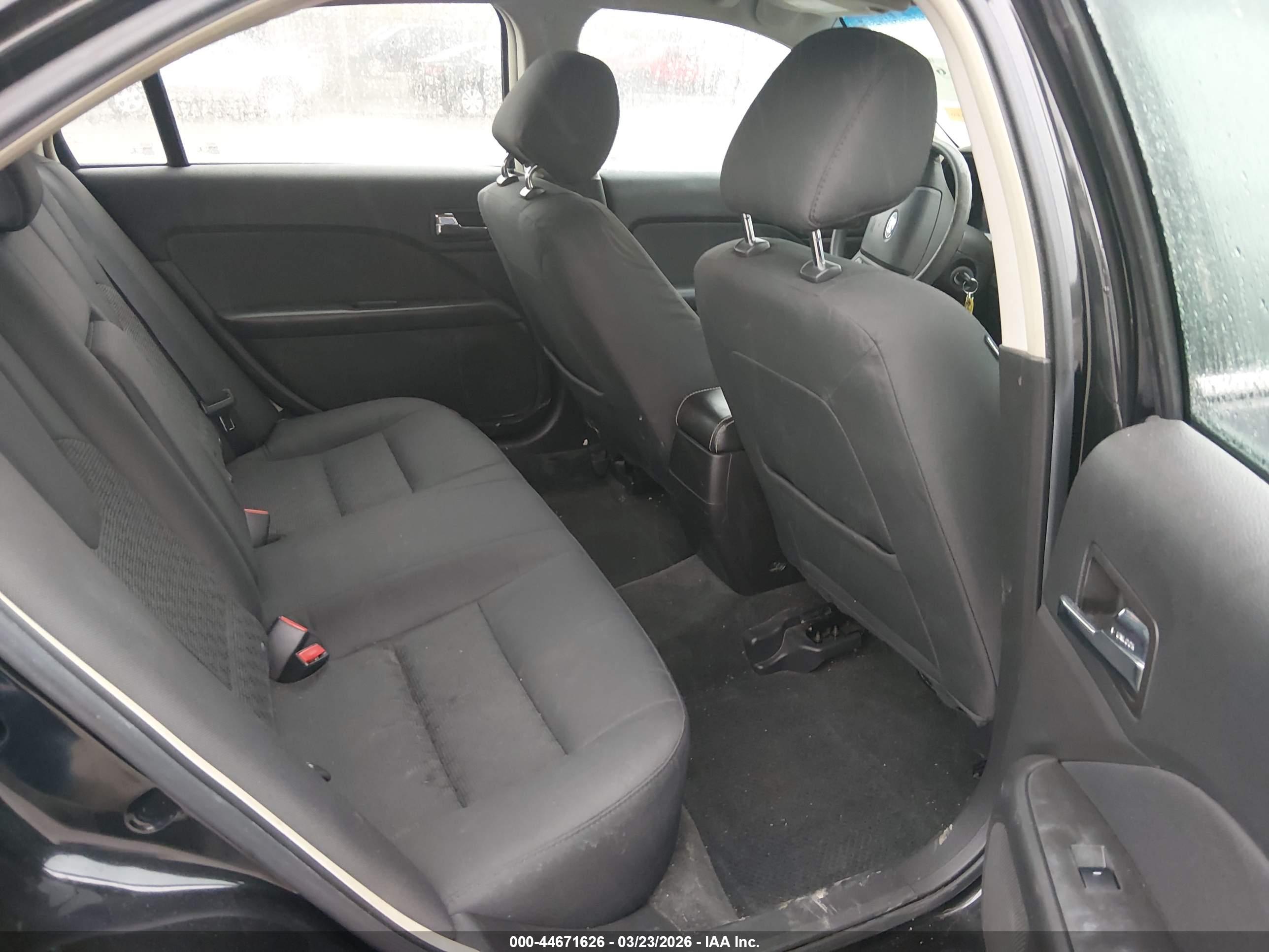 FORD FUSION image 8
