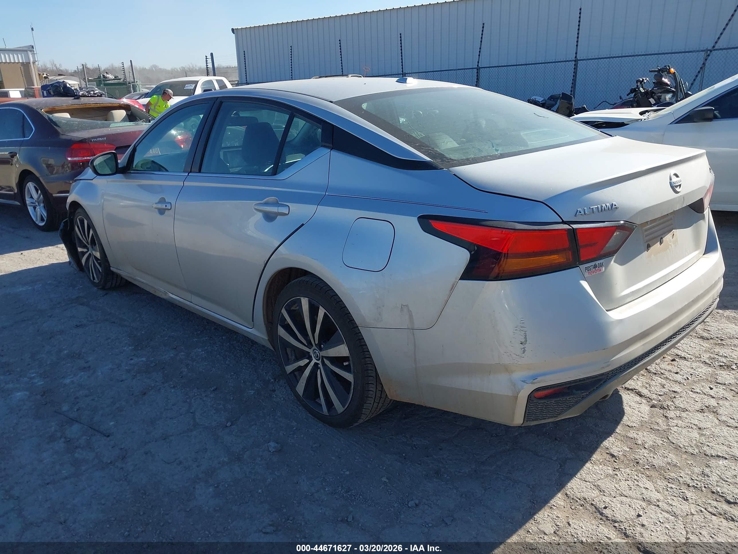 NISSAN ALTIMA image 3