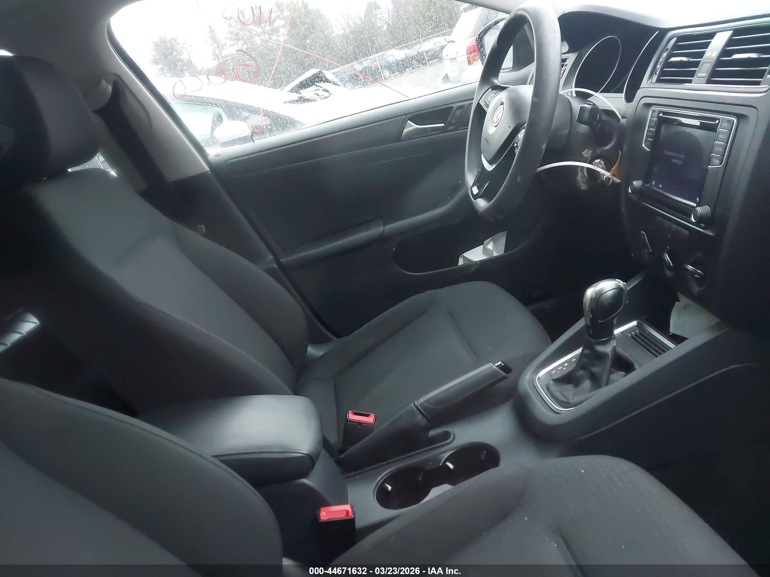 VOLKSWAGEN JETTA image 5