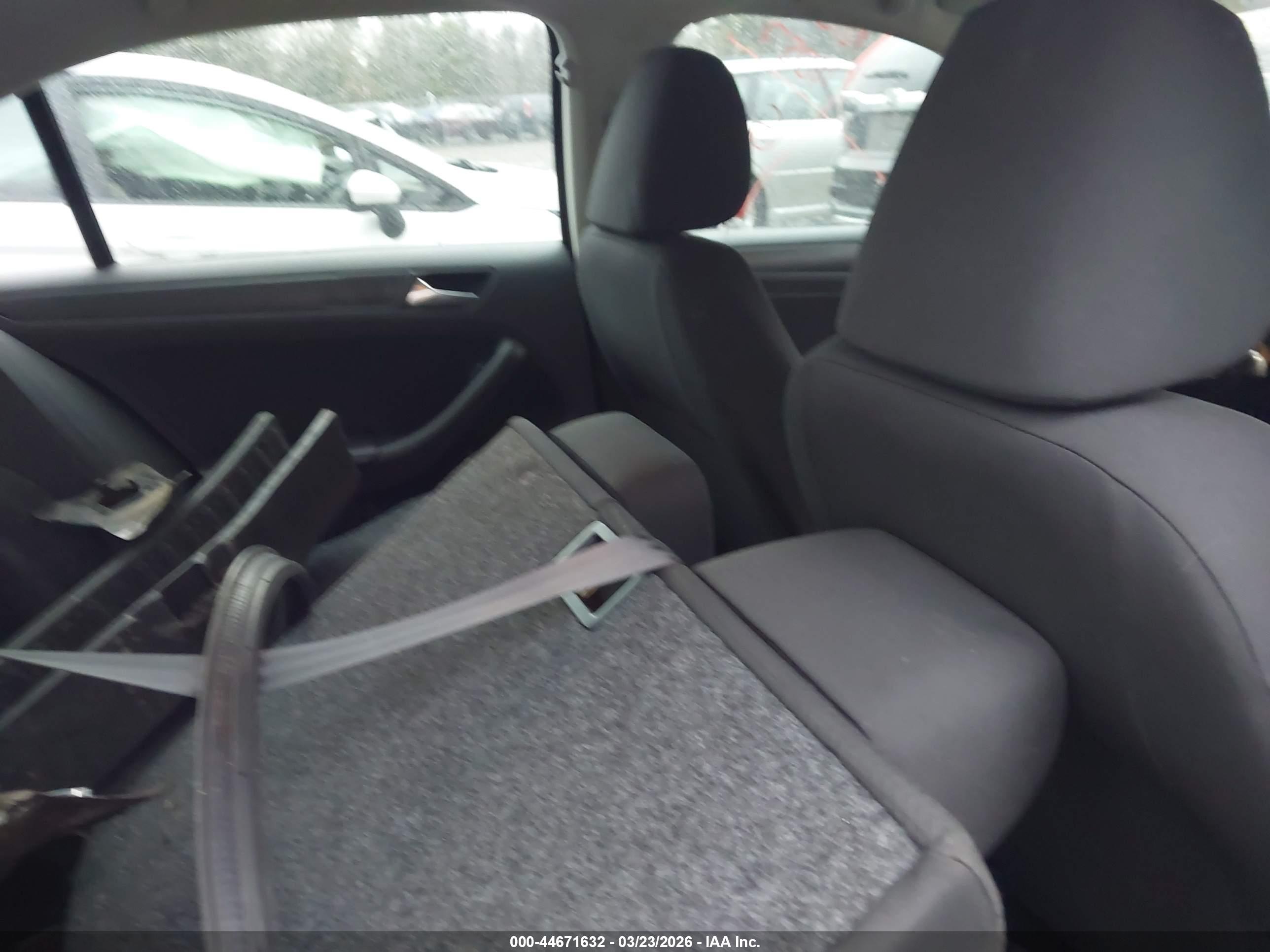 VOLKSWAGEN JETTA image 8