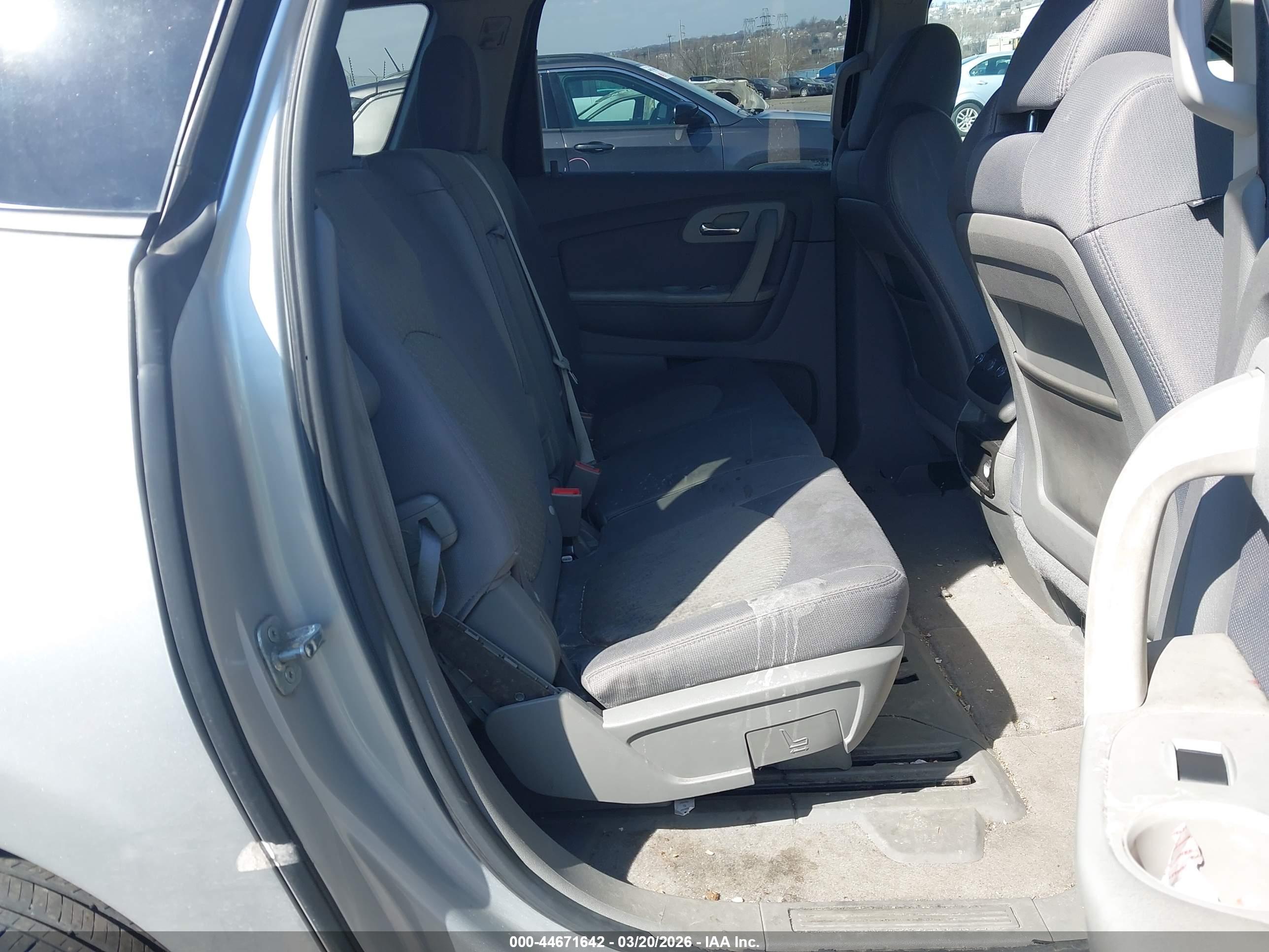CHEVROLET TRAVERSE image 8