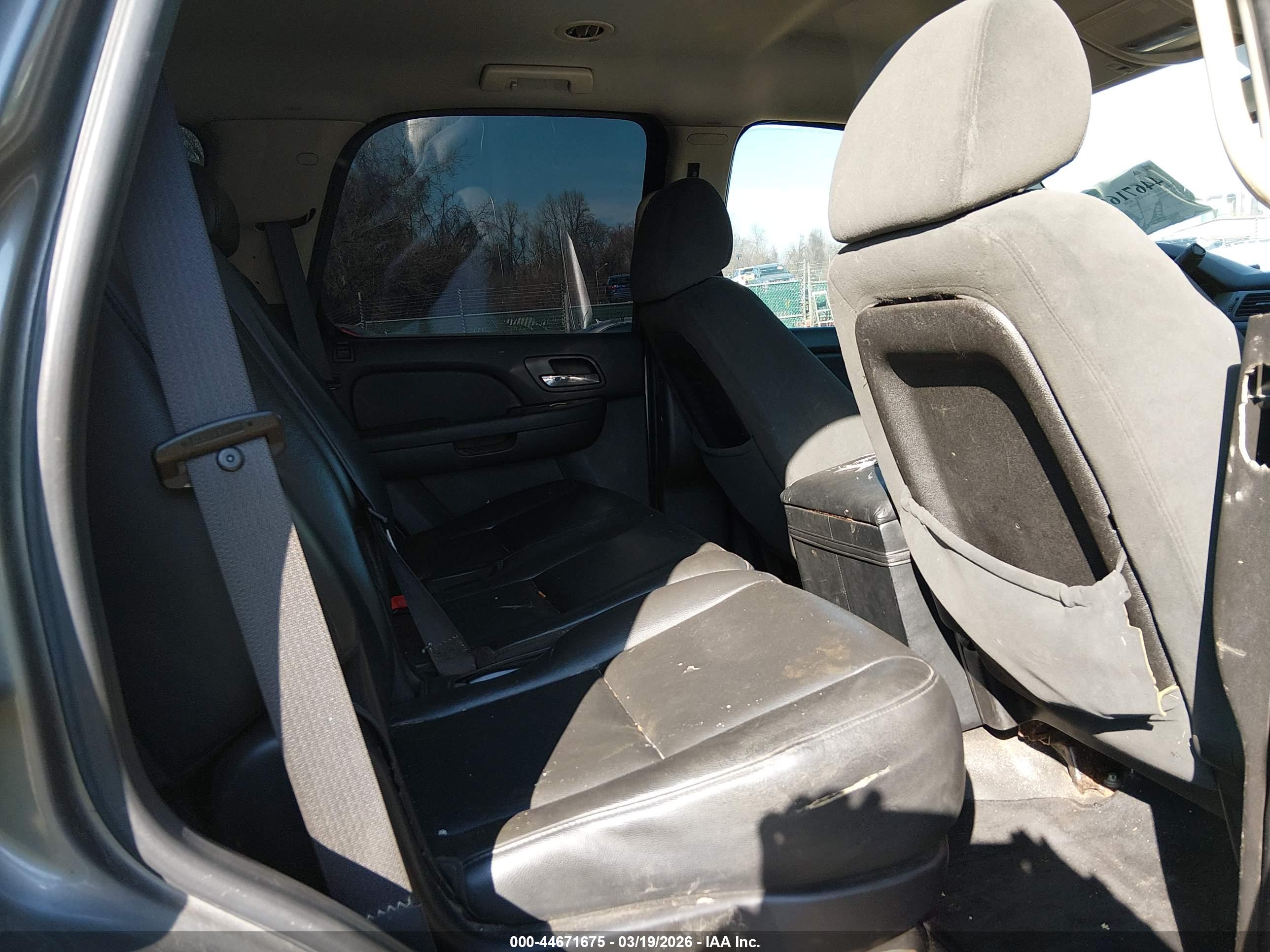 CHEVROLET TAHOE image 8