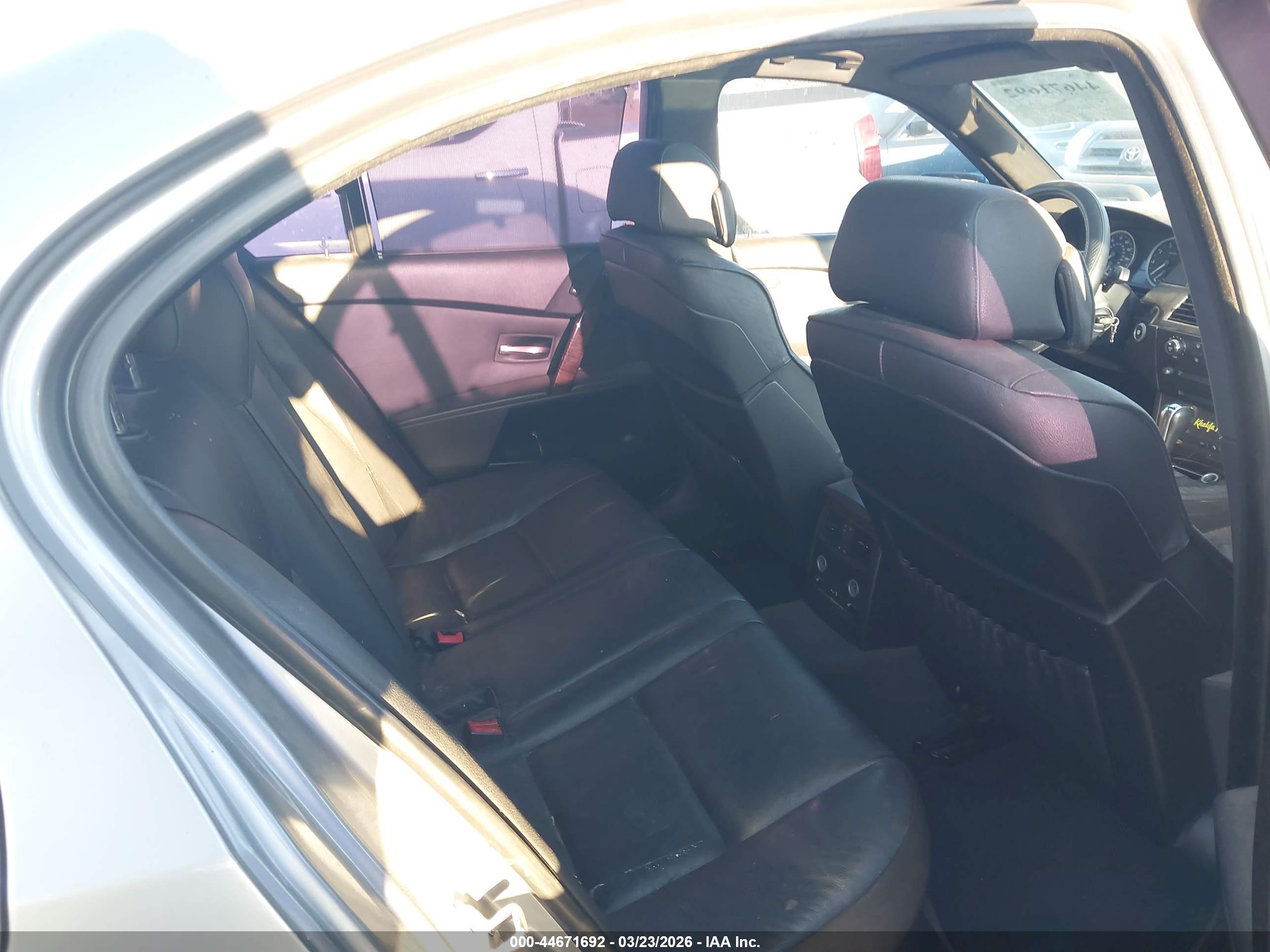 BMW 550I image 8