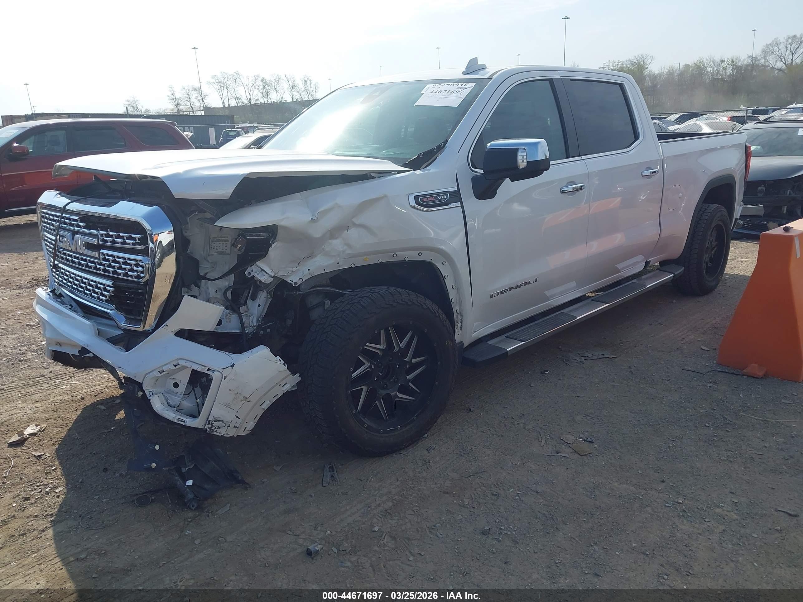 GMC SIERRA image 2