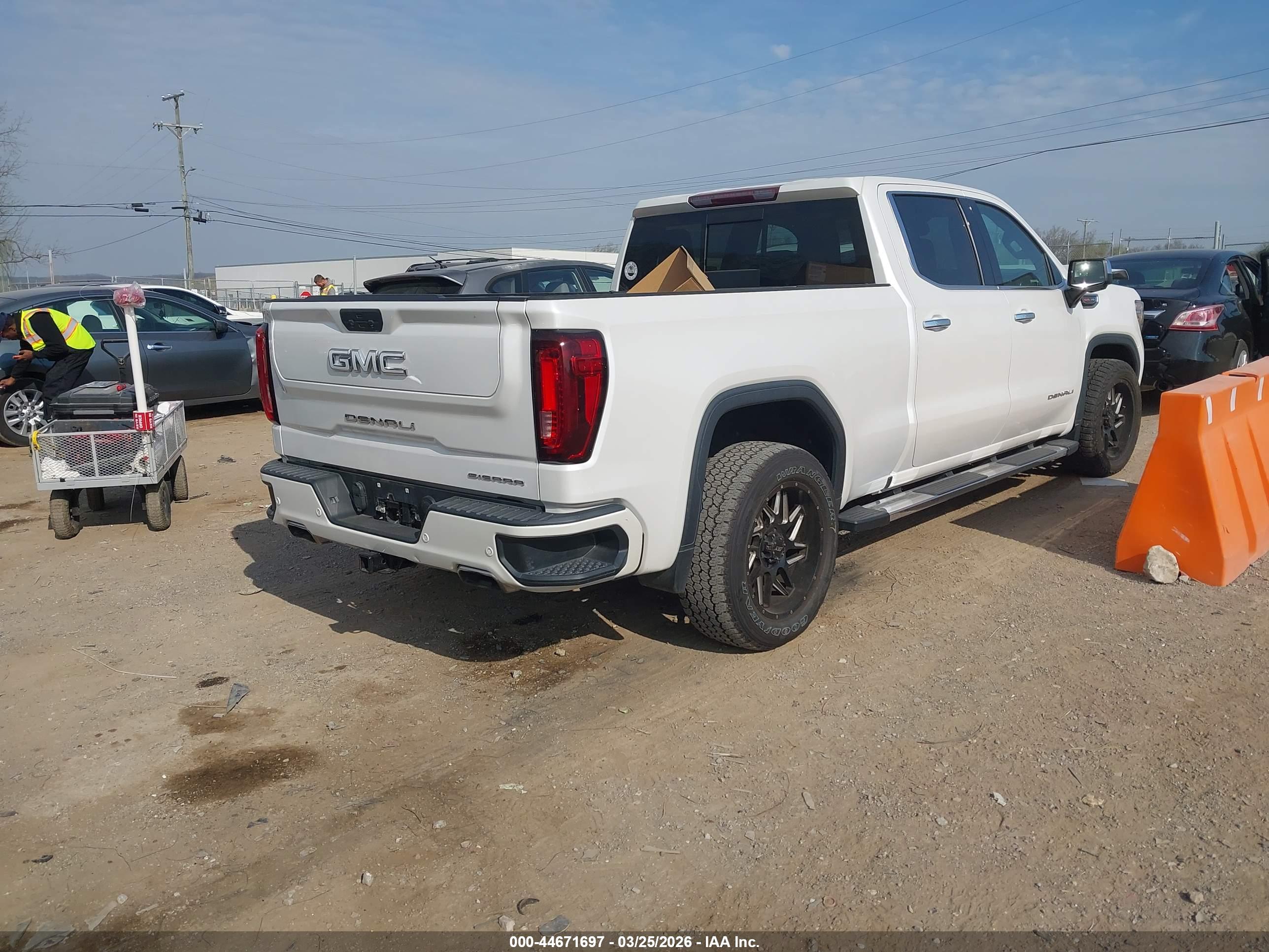 GMC SIERRA image 4