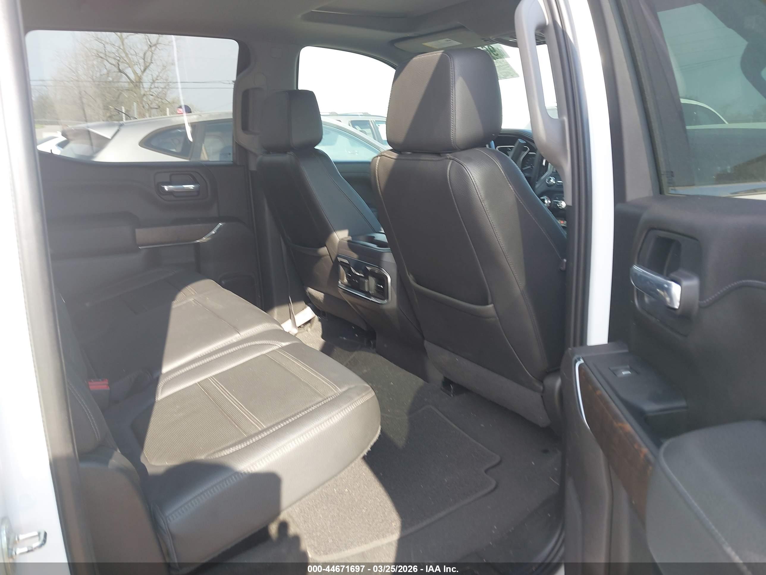 GMC SIERRA image 8