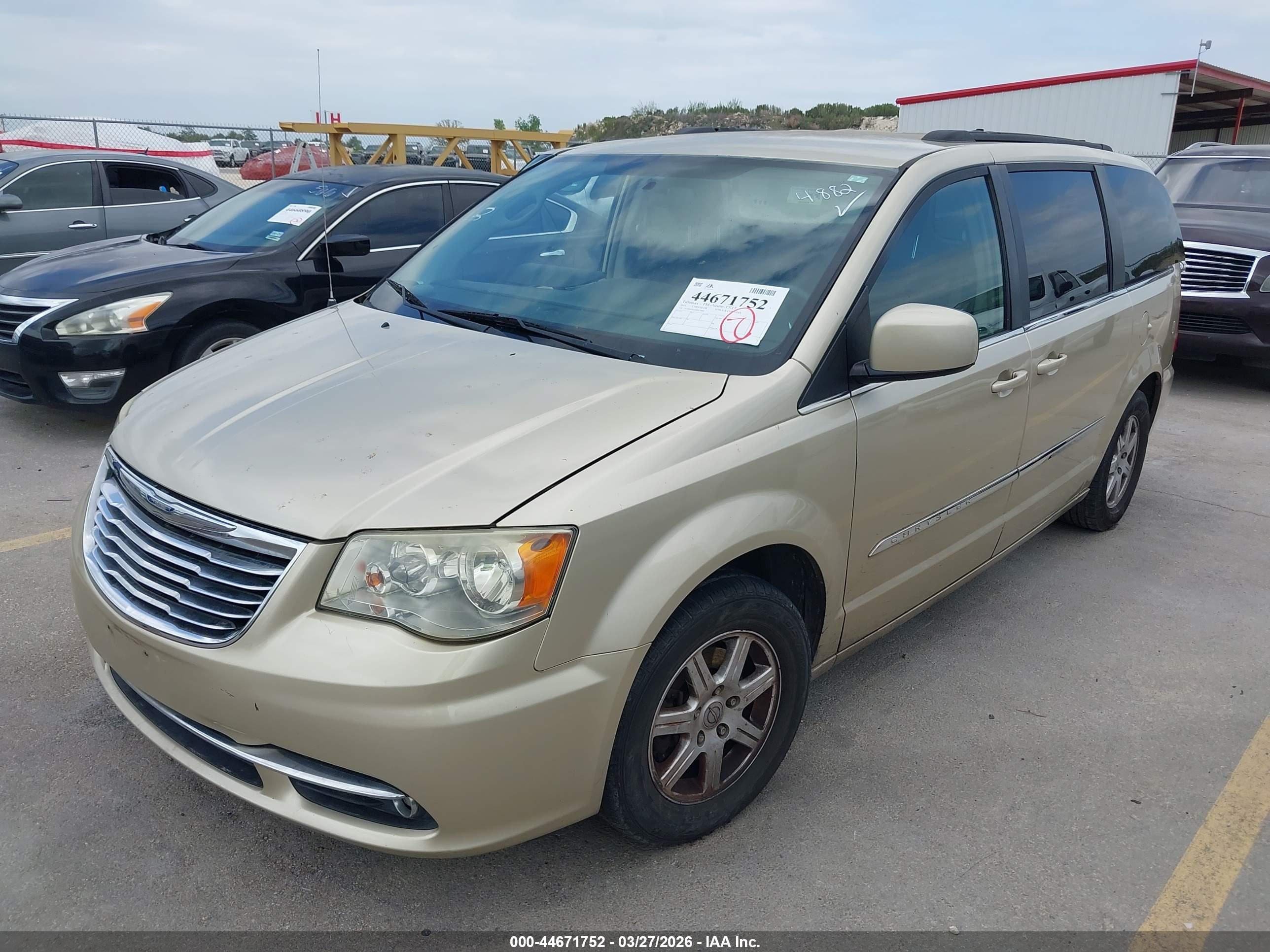 CHRYSLER TOWN image 2