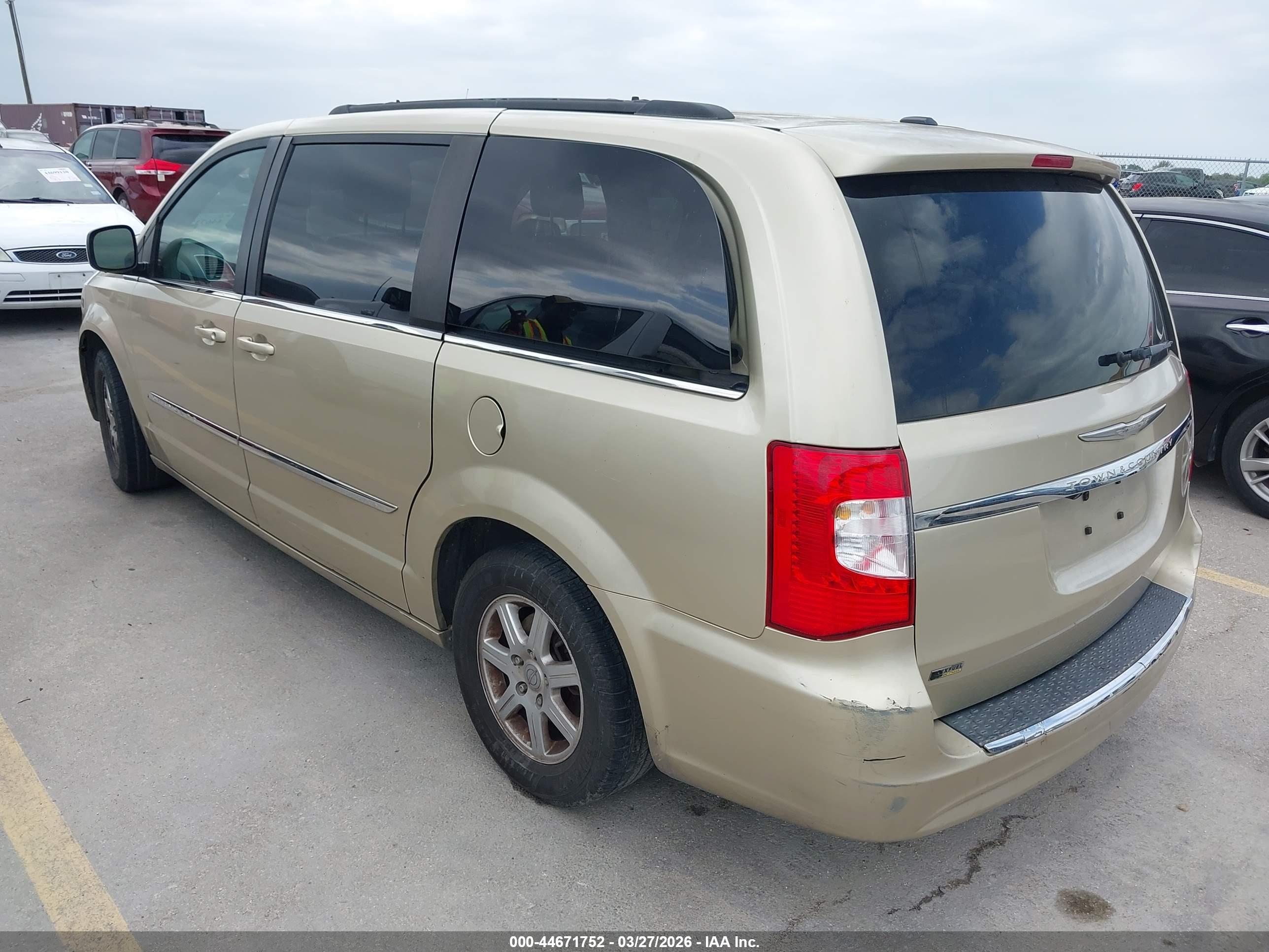 CHRYSLER TOWN image 3
