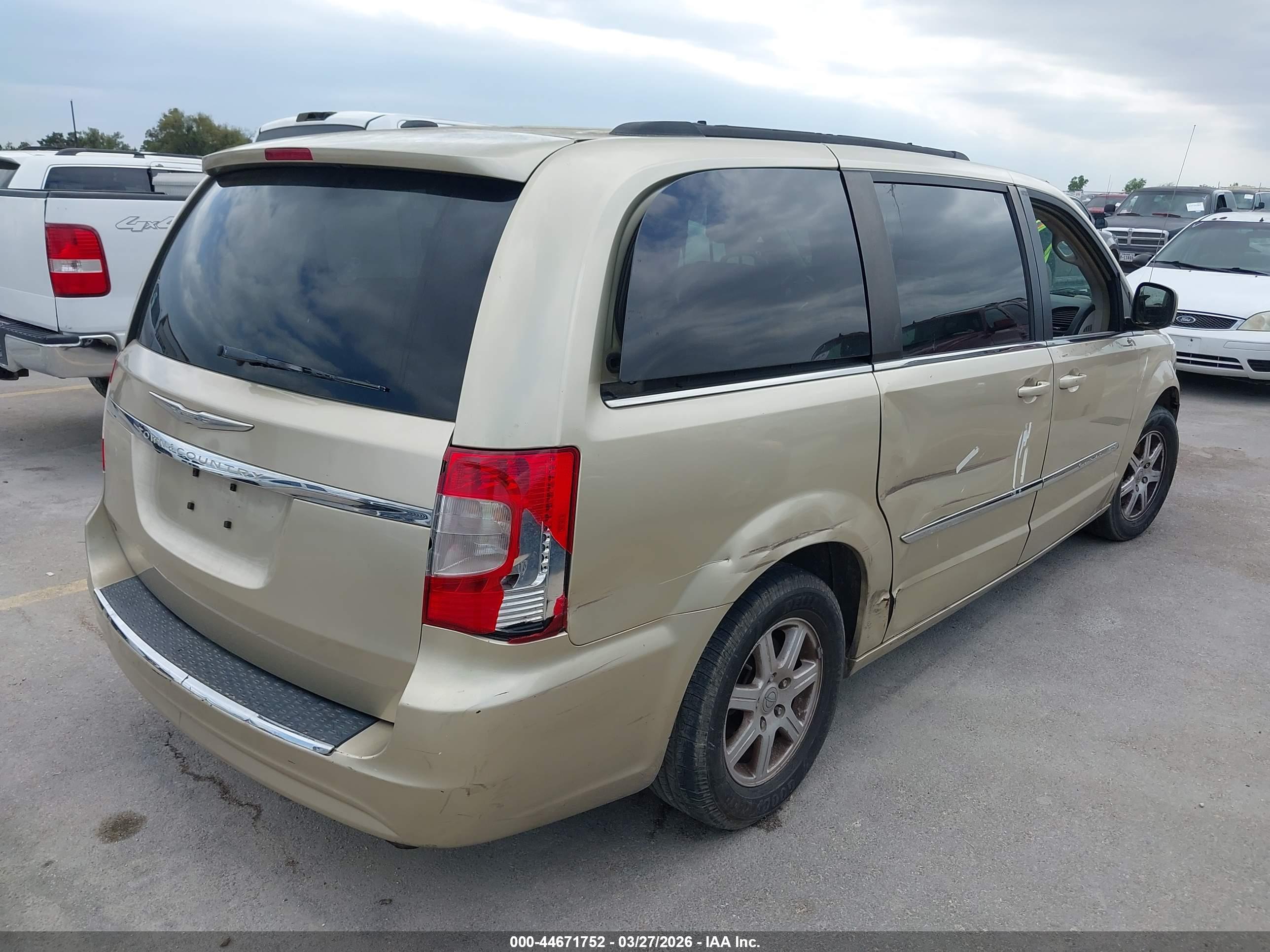 CHRYSLER TOWN image 4
