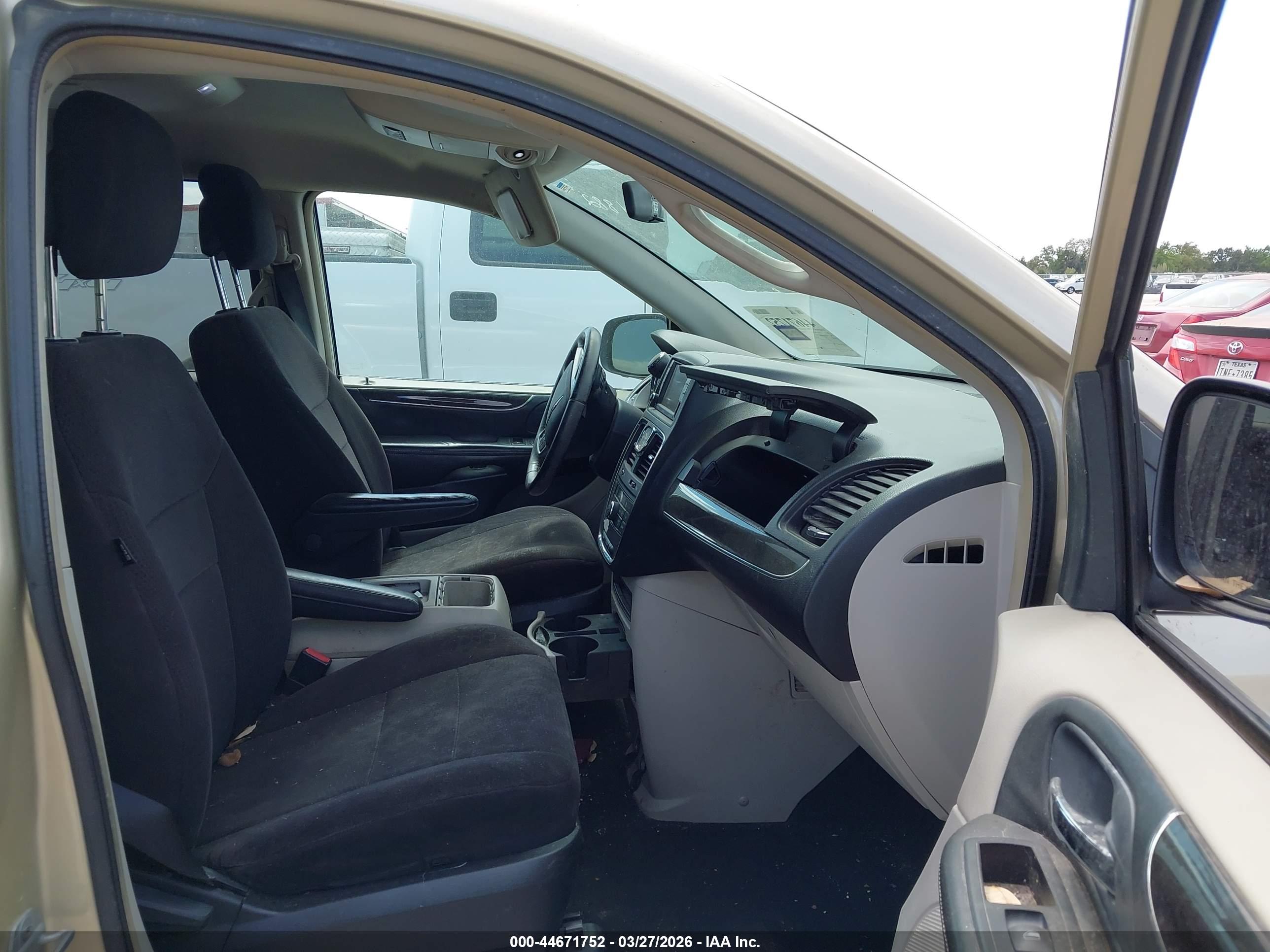 CHRYSLER TOWN image 5