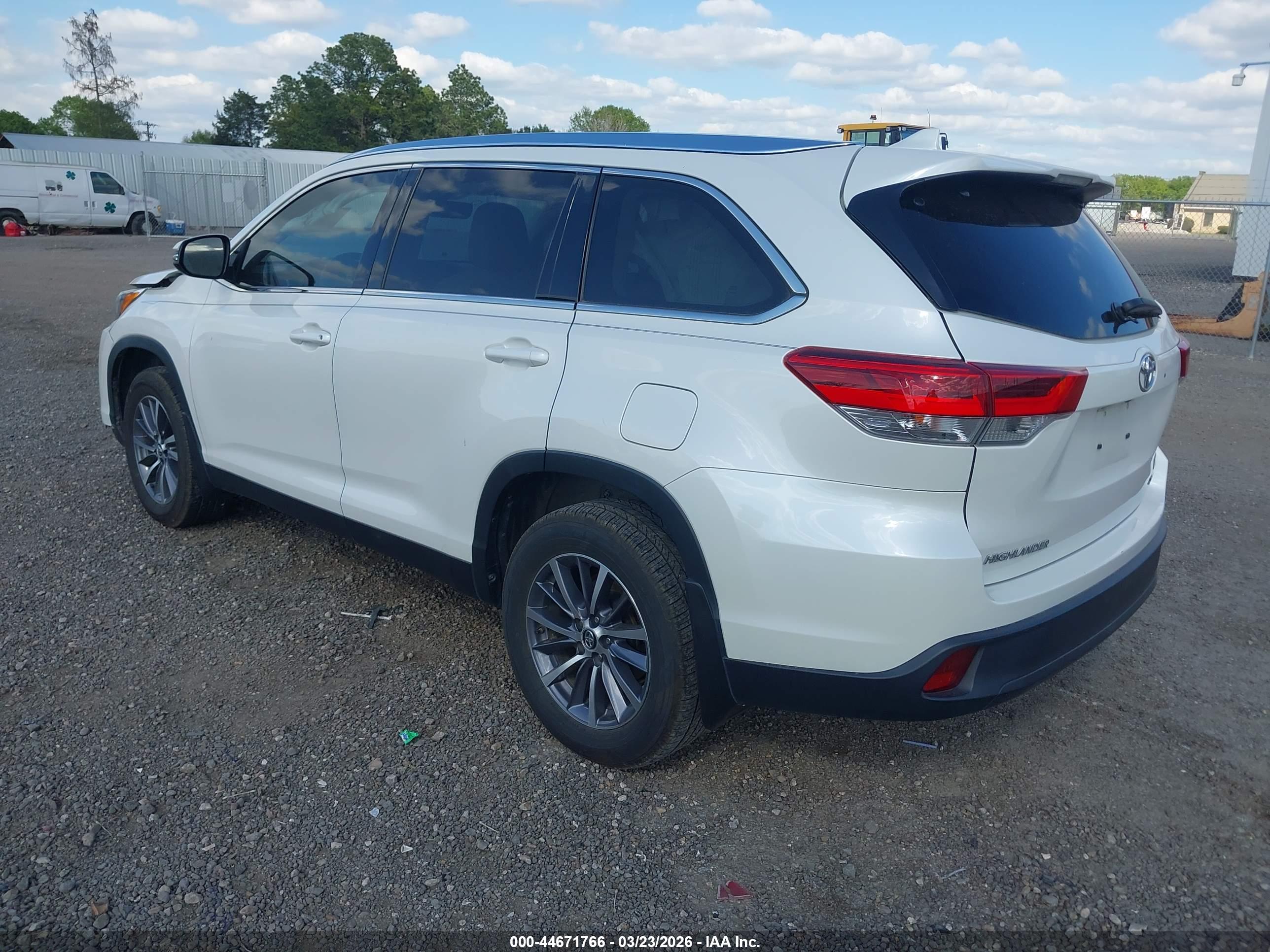 TOYOTA HIGHLANDER image 3