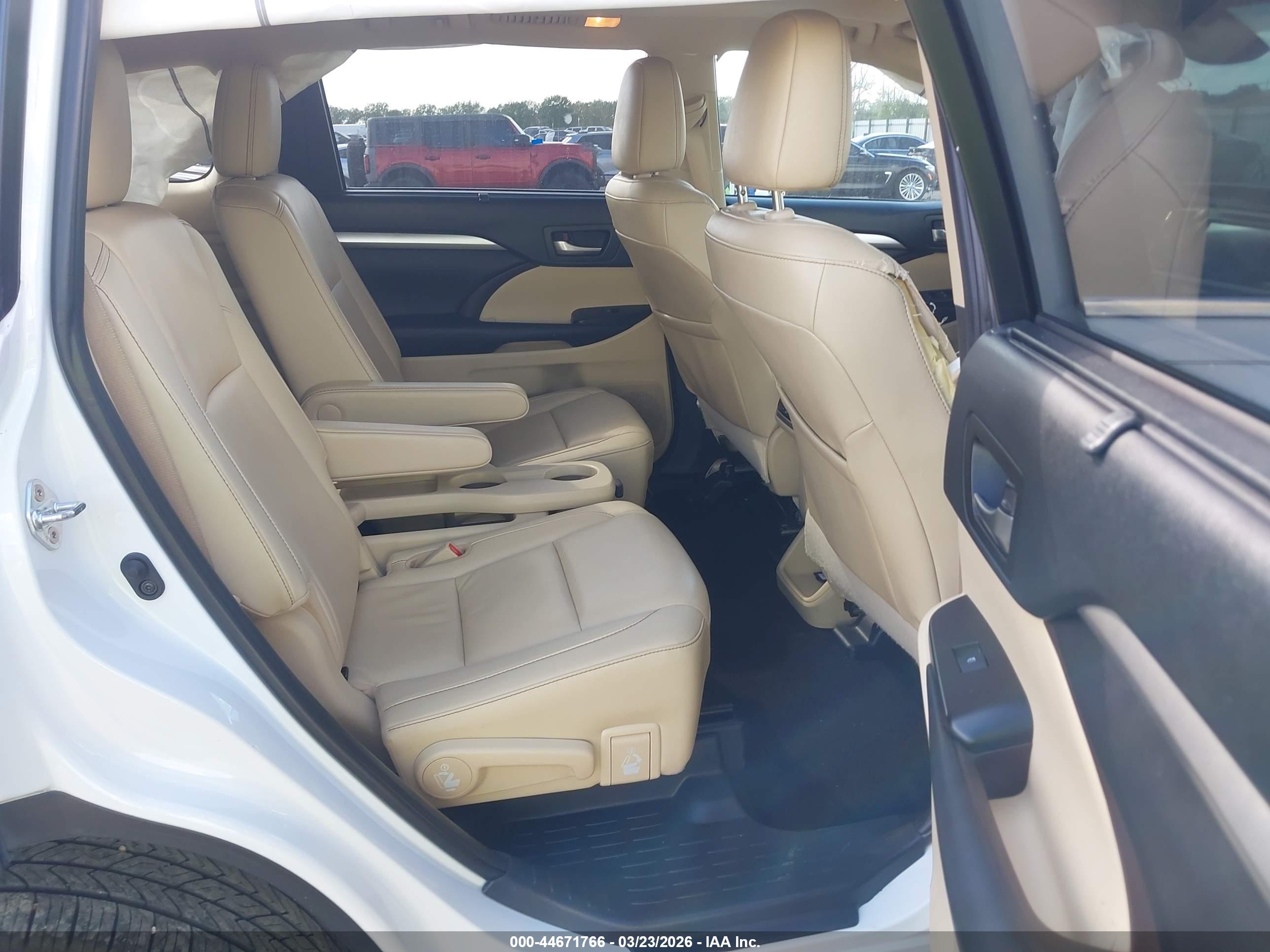 TOYOTA HIGHLANDER image 8