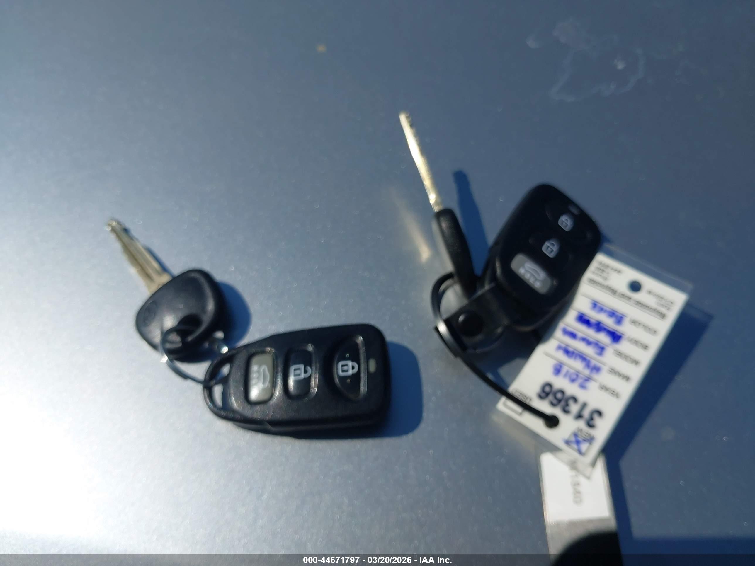 HYUNDAI ELANTRA image 11