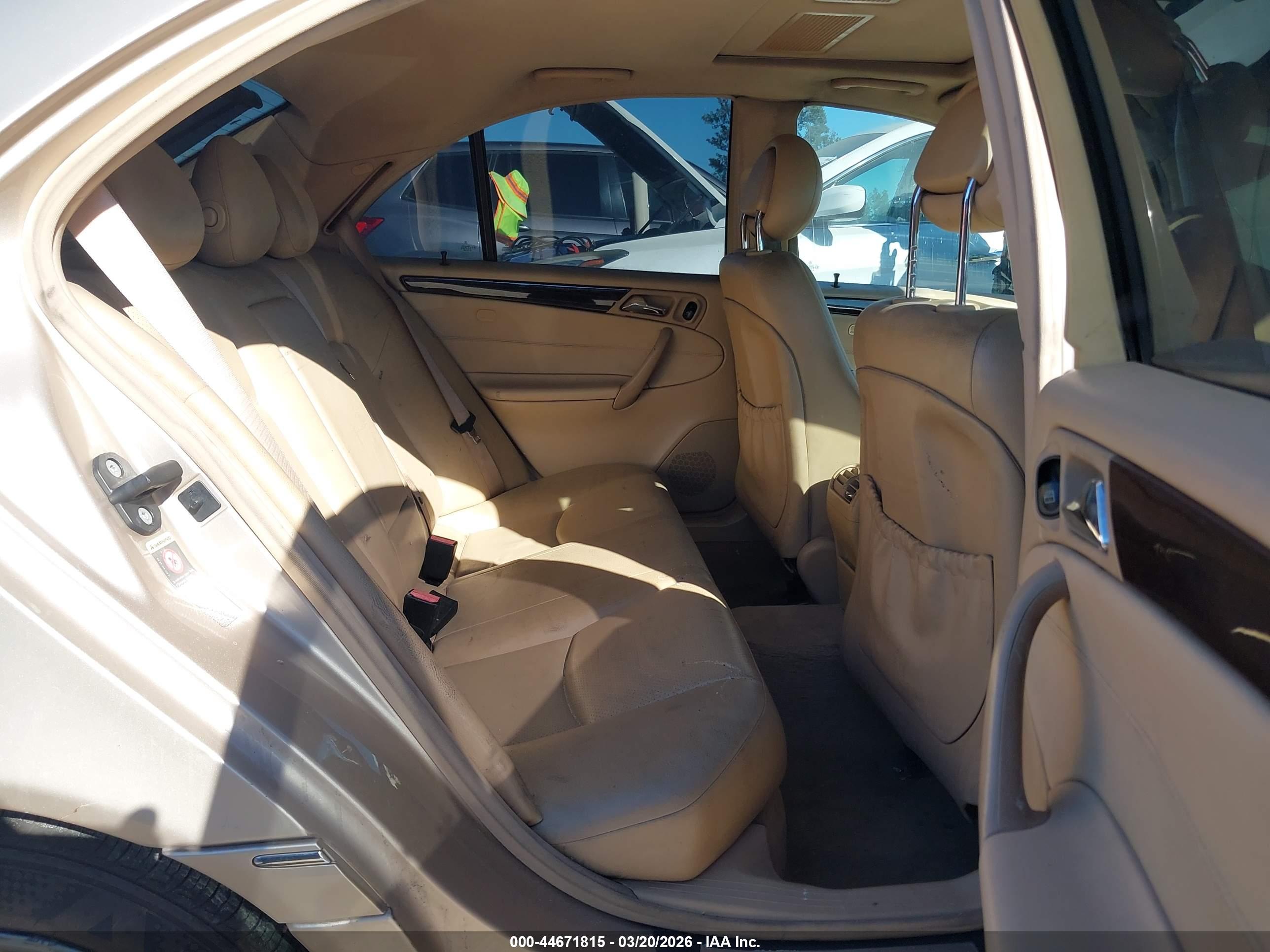 MERCEDES-BENZ C image 8